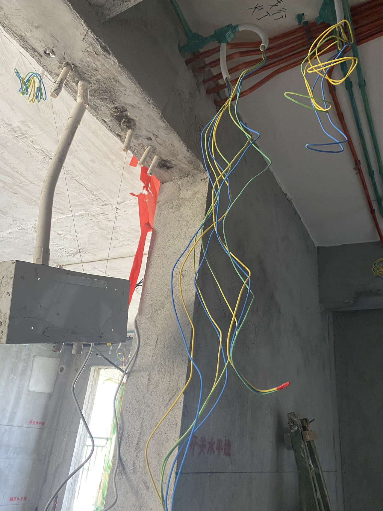 宁德康本获得电箱箱盖线束支架设备定位工装及定位设备专利进步线束支架设备方位度准确度