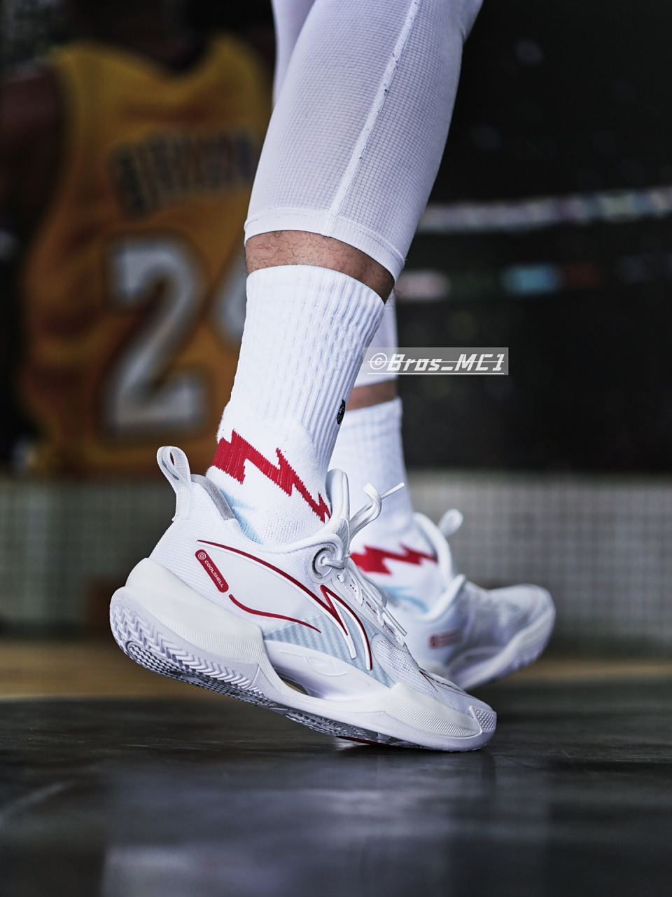 李宁超轻2022v2低帮白红上脚|太帅 16李宁 超轻2022迎来v2低帮版本