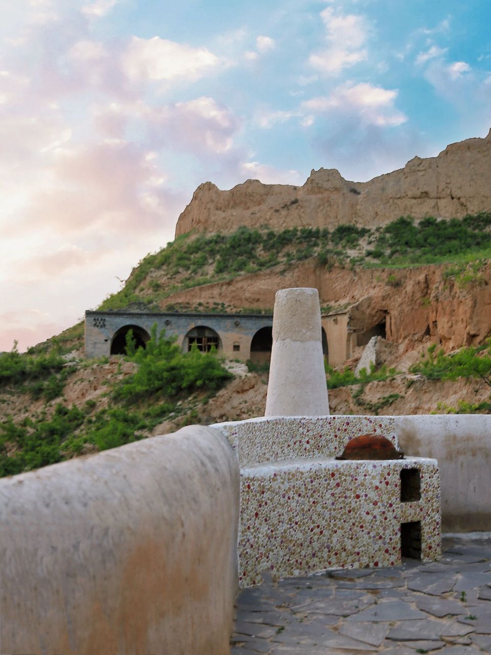 距离平遥古城半小时车程 位于名字浪漫的"婴溪村" 是一群藏在山坡上的