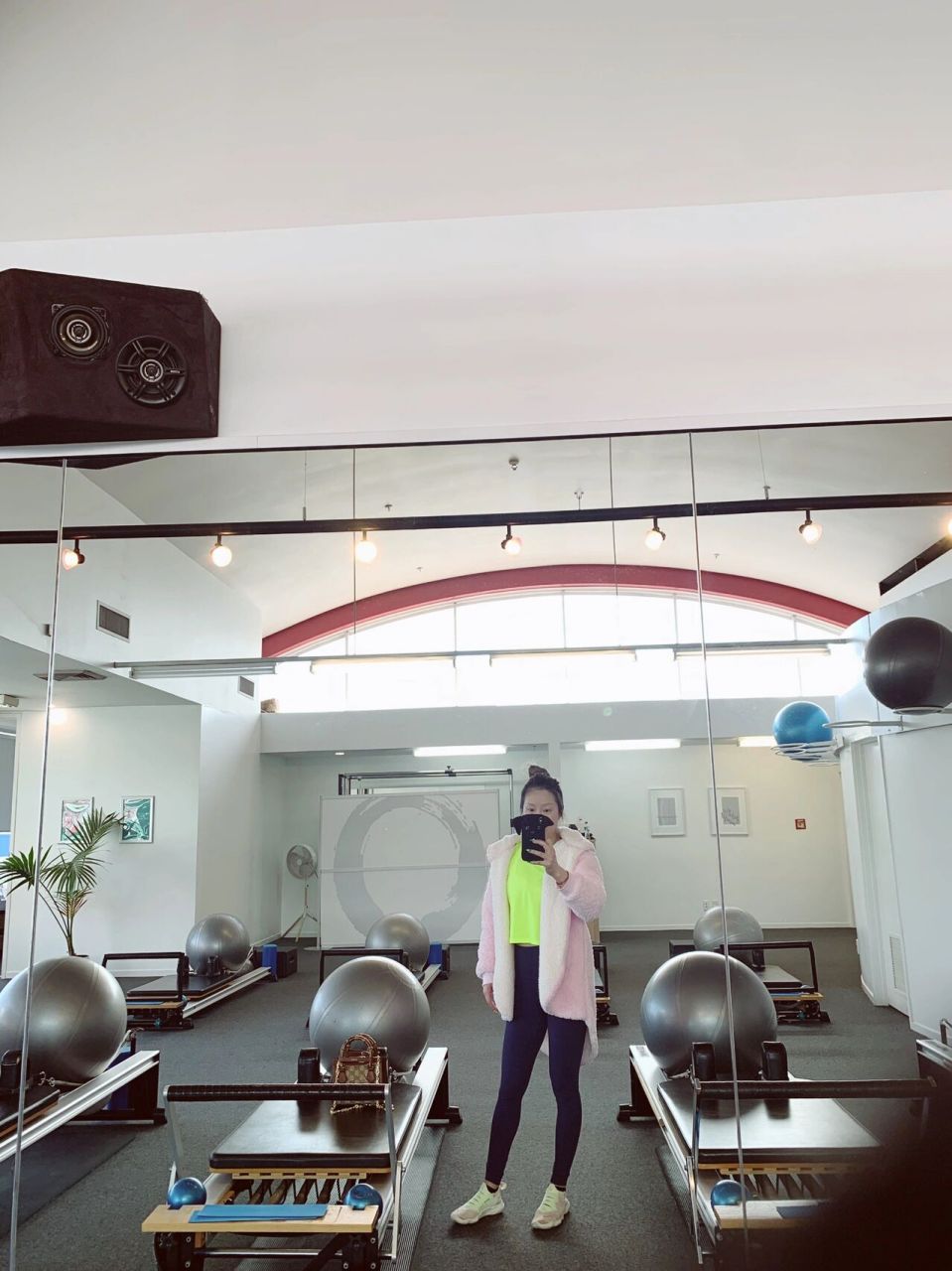 receptionist叫我进去的时候戴上帽子给教练看逗她一下.