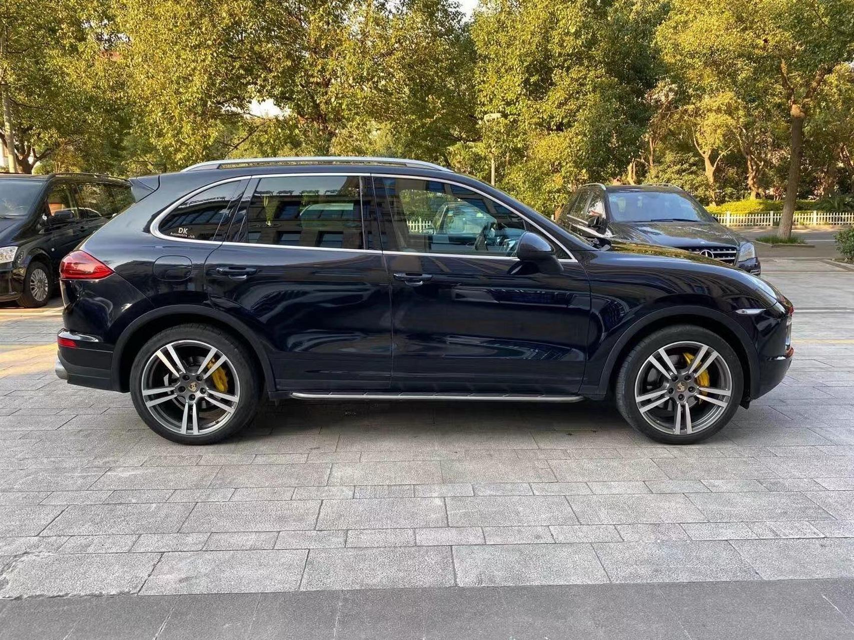 90万 表显里程 黑色 车身颜色 车况说明: 新车上路200多万,,4.8l自