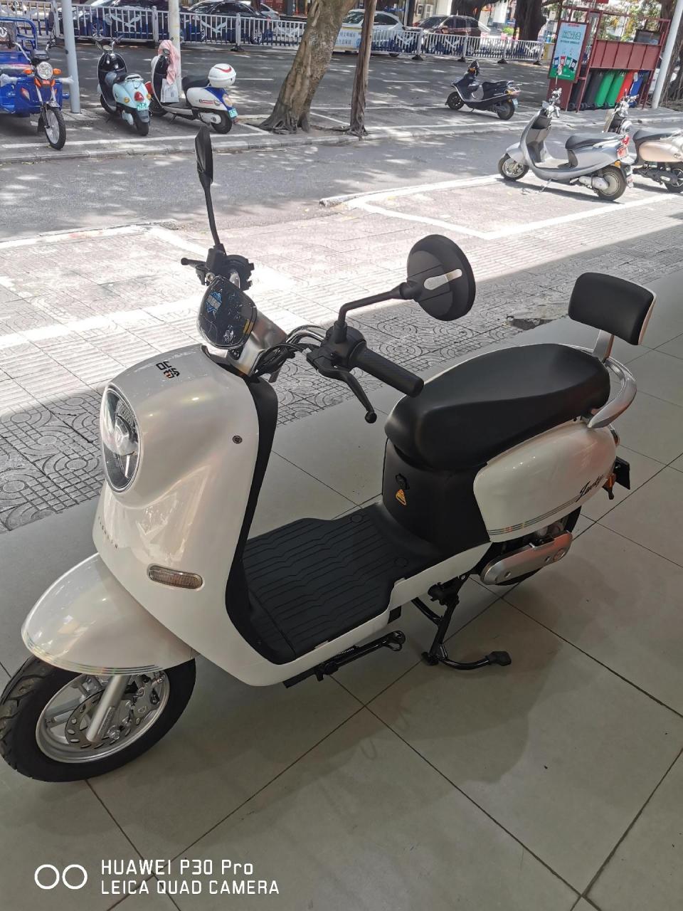 台铃电动车 《n8》超智版,焕彩白