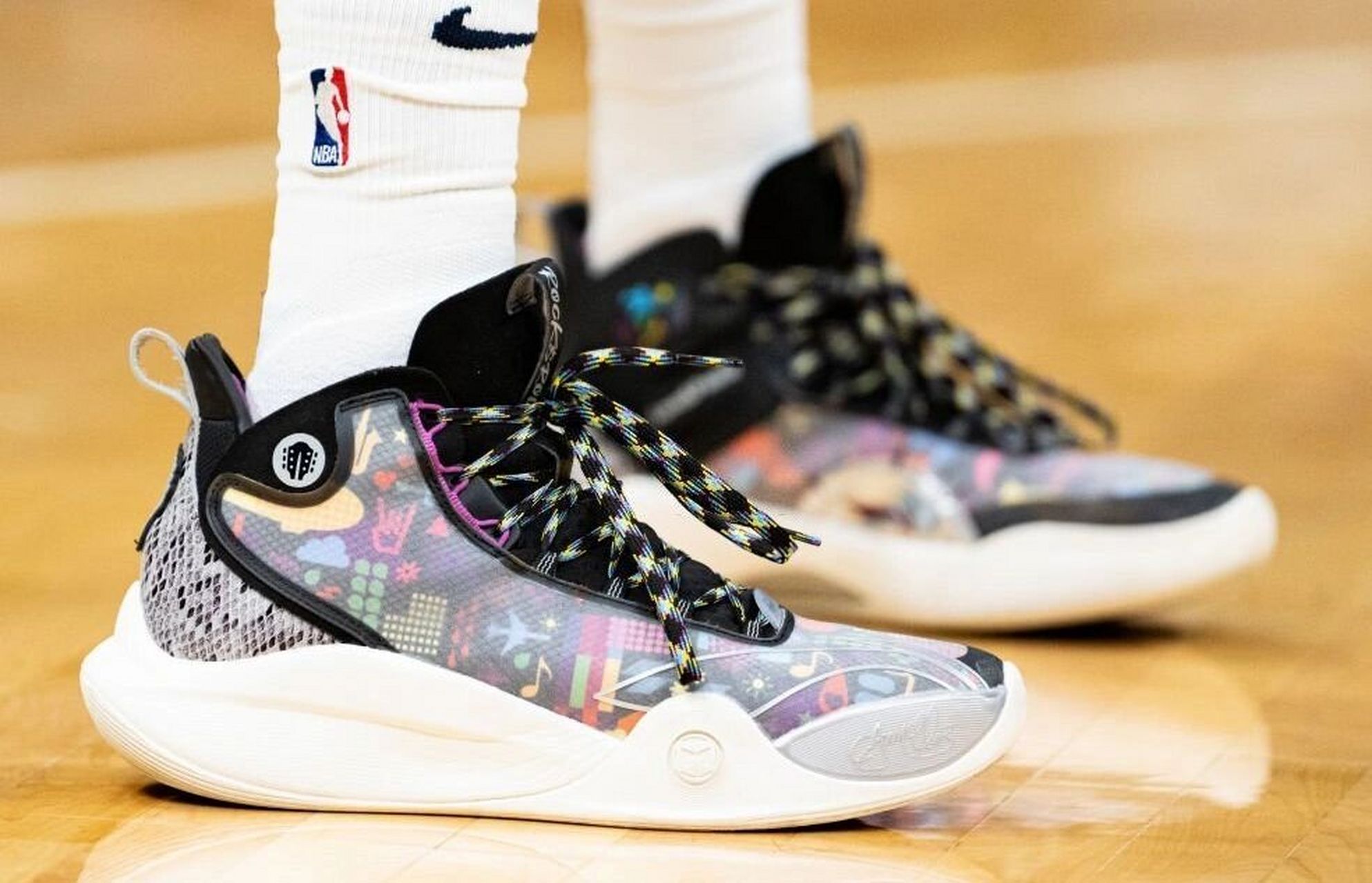 nba赛场上李宁高性价比篮球鞋之cj1 作为cj麦科勒姆的个人签名鞋这