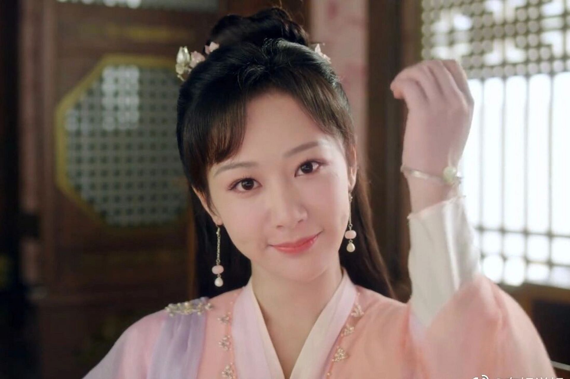 沉香如屑～杨紫颜淡孕装造型好惊艳,好好看 杨紫颜淡孕装造型好惊艳