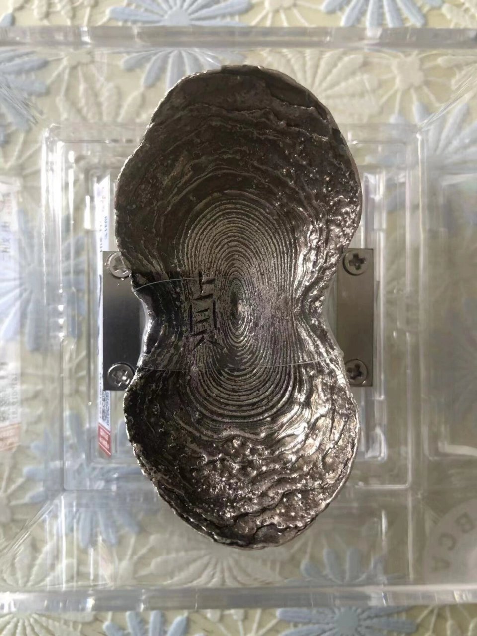 明代十两高翅银锭 如图,铭文:贞 刘仁,明代带铭文的银锭甚为罕见,带