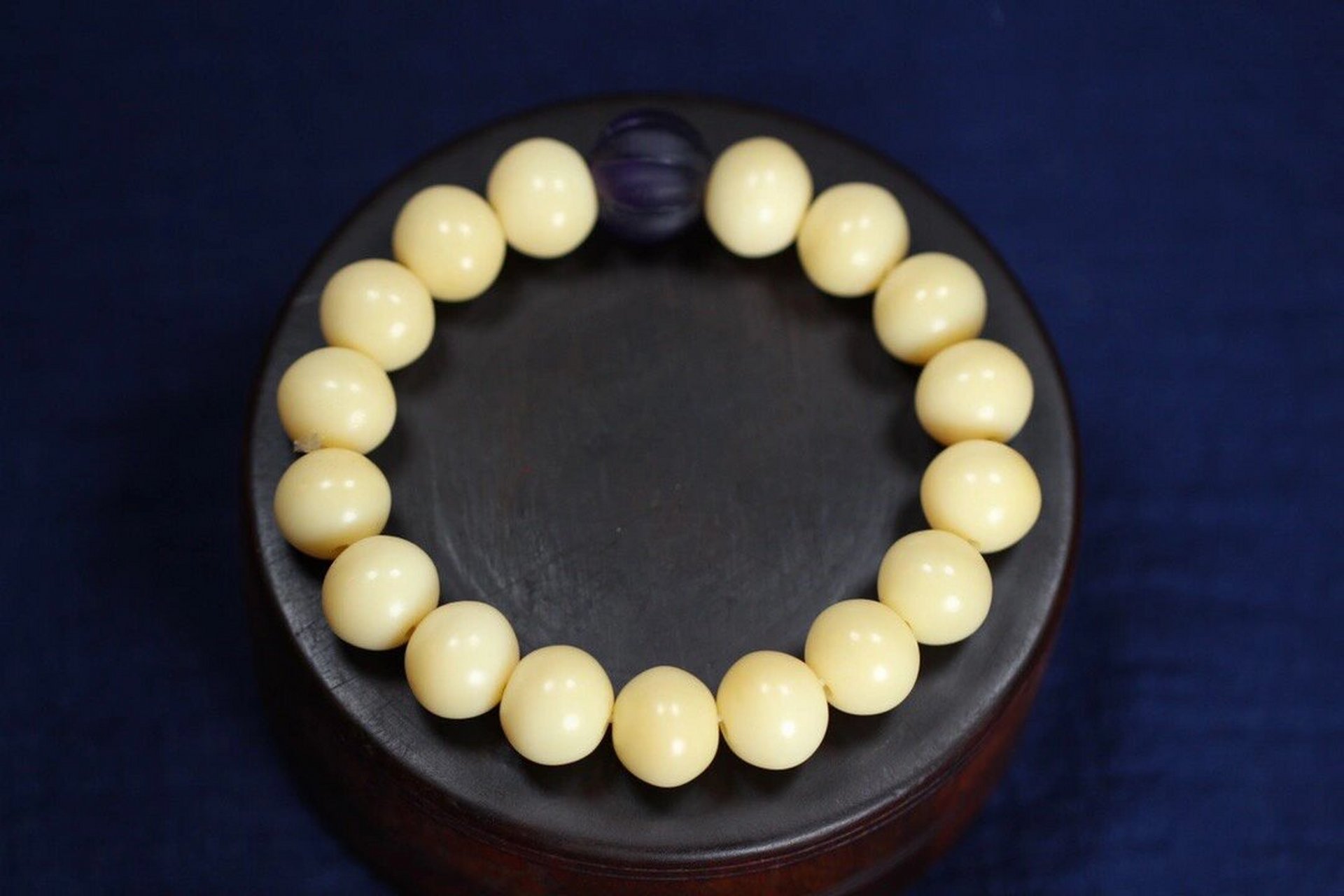 深海抹香手串,抹香是牙中最润,极致牙心料,搭配紫水晶瓜珠,尺寸:13mm