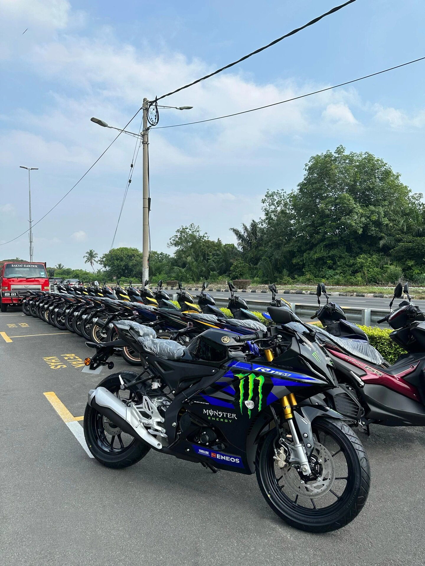 monster回来了666150661506615架 全新yamaha yzf-r15m