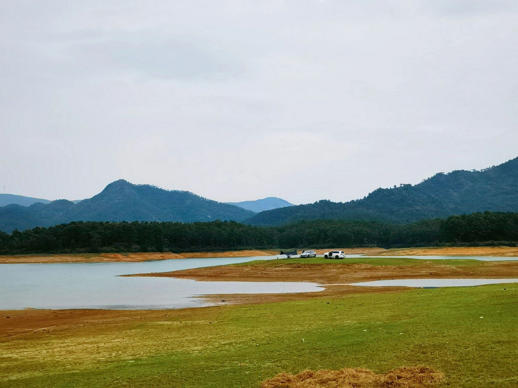 寻皇大草原|台山露营 地址:广东省江门市台山寻皇草原农庄 交通:自驾