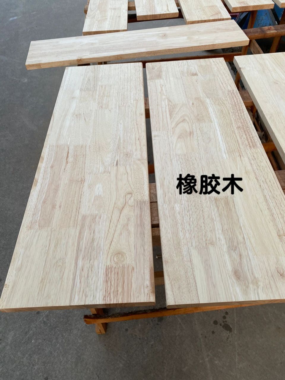 产地不同. 橡木是产于北美,进口高端木材. 2.