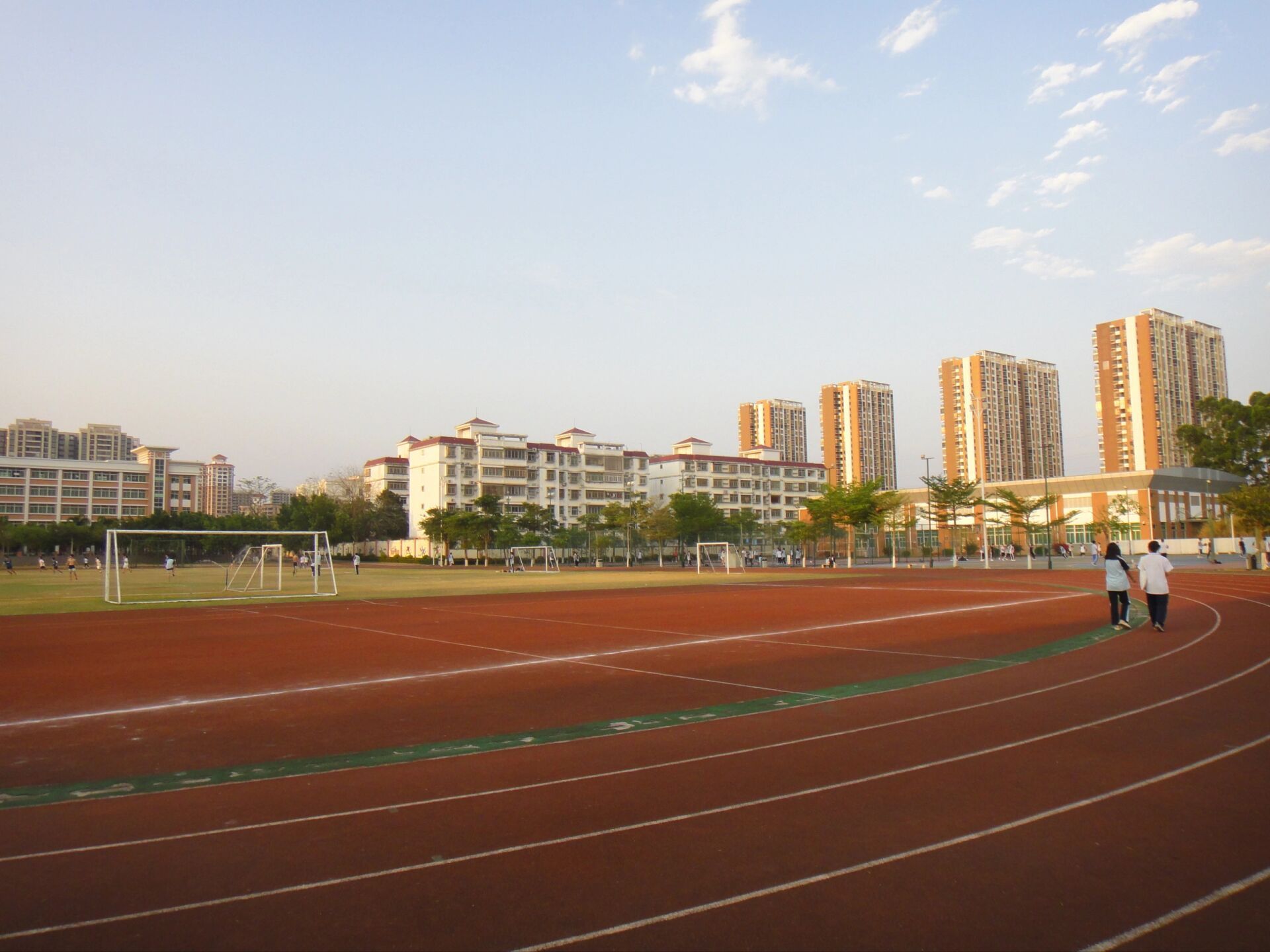 琼山中学高中部图片图片