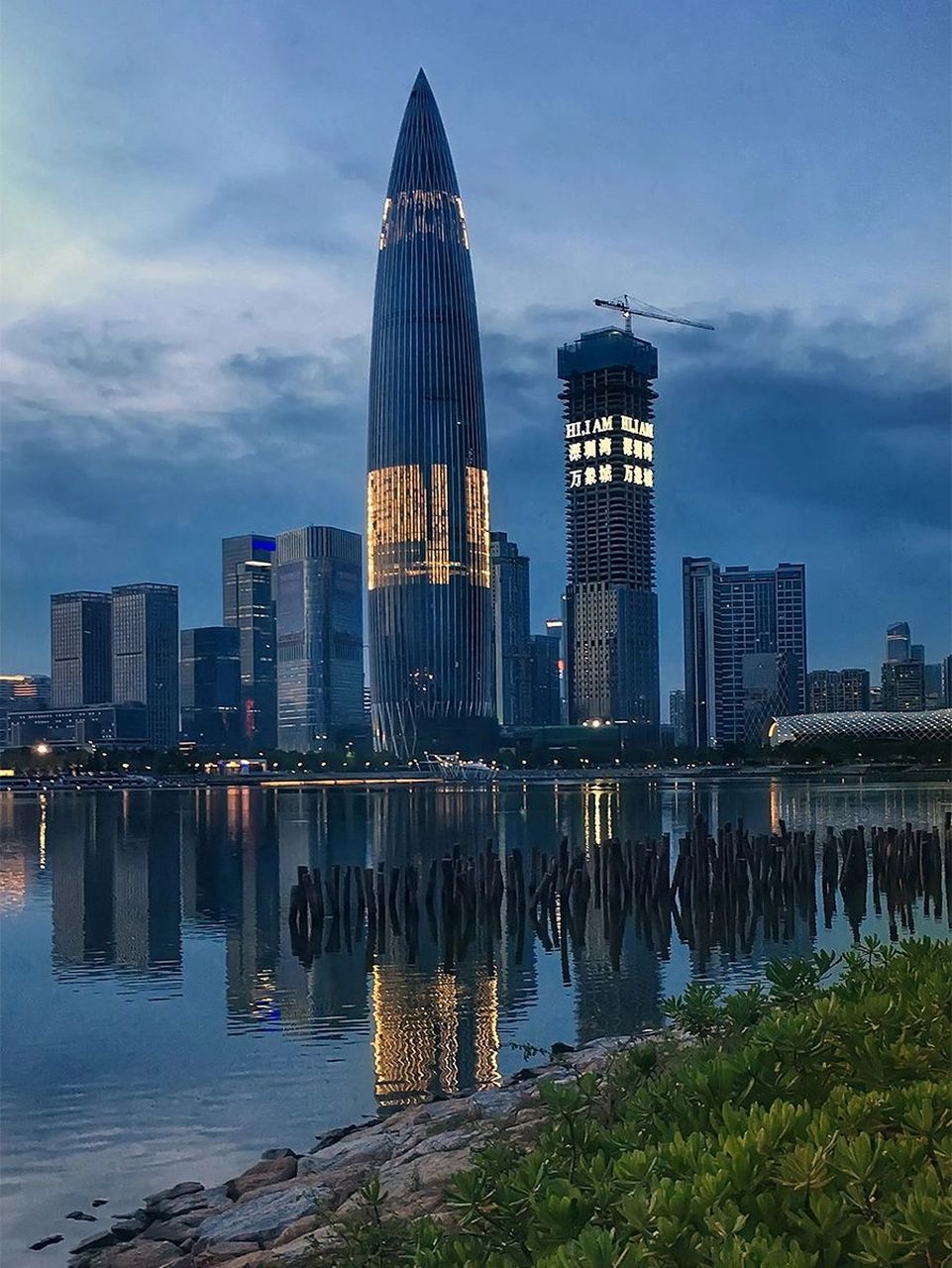 深圳湾标志建筑-春笋大厦历年照 不同时期,不同天气下的深圳湾华润