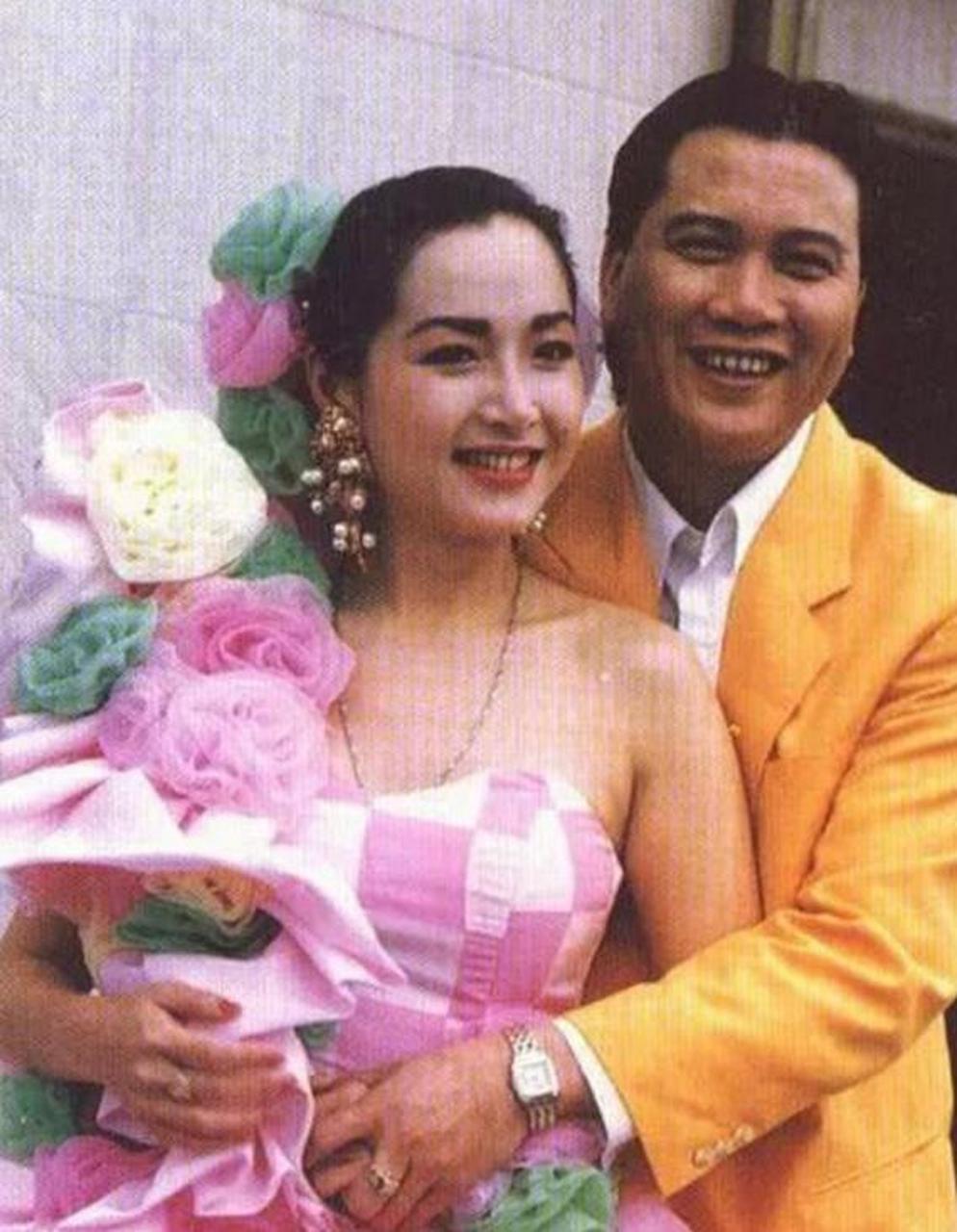 1984年"苗翠花"恬妞,满心期待嫁给了印尼富豪叶聪豪,结果当晚,丈夫毫