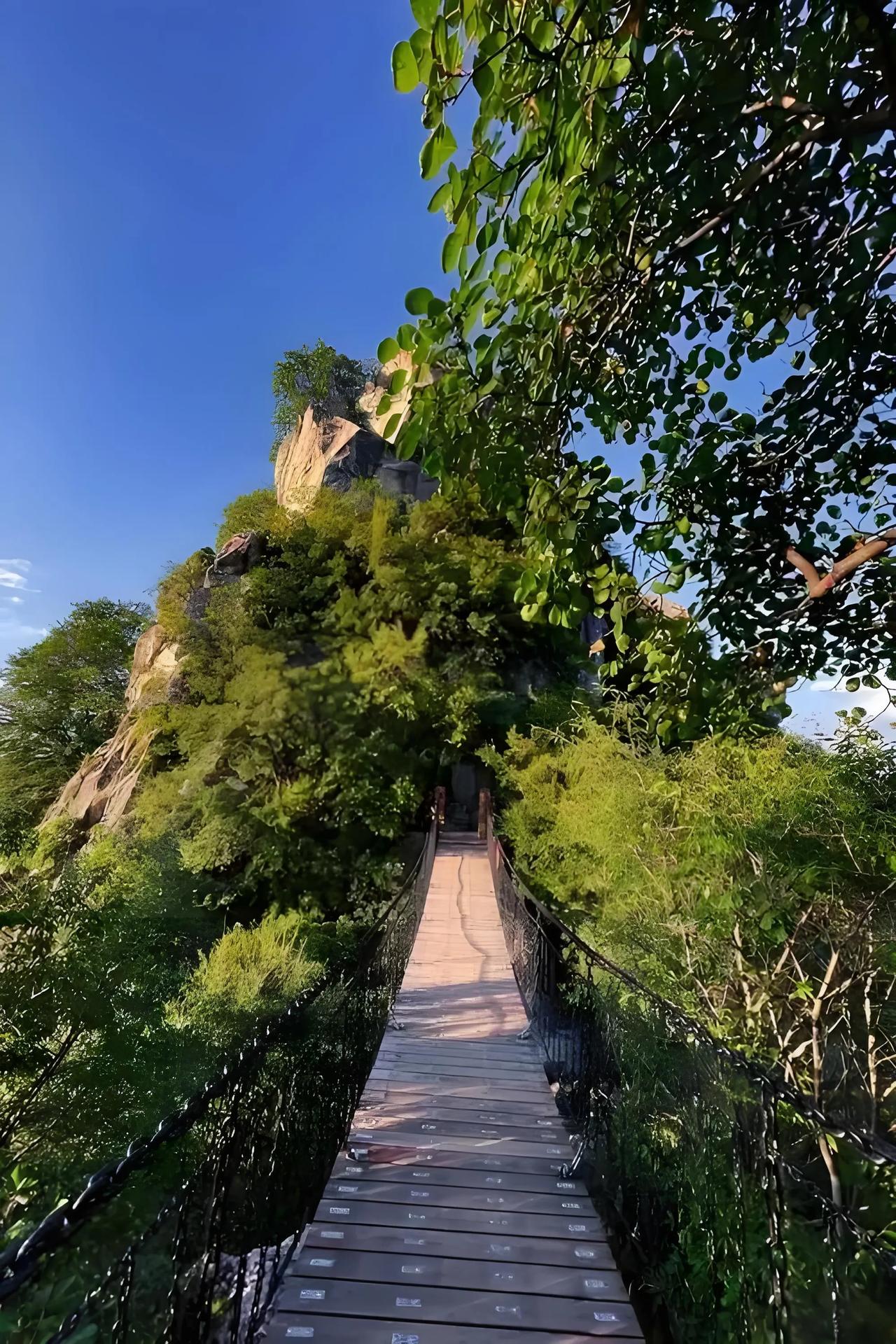 最佳游览时间:春秋两季,婆探跫 翠峰周至免费的山