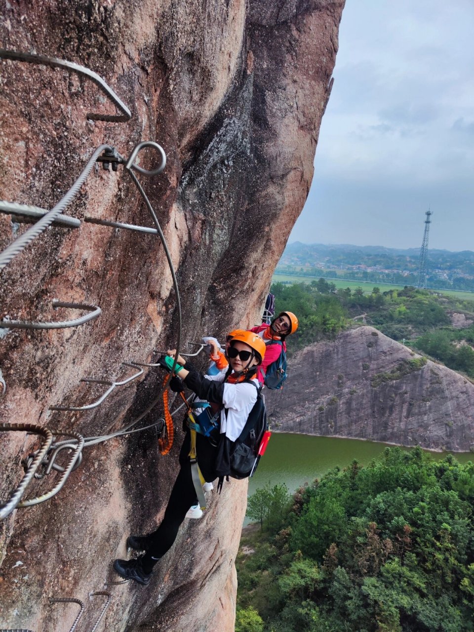 徒步攀岩"飞拉达" 地点:岳阳平江石牛寨景区 出行方式:跟户外团队或