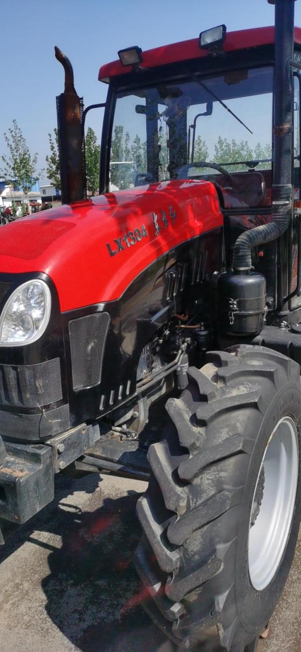 15年东方红1304前后配重都有,唯独后轮胎不是原装的,机器后桥没动过!