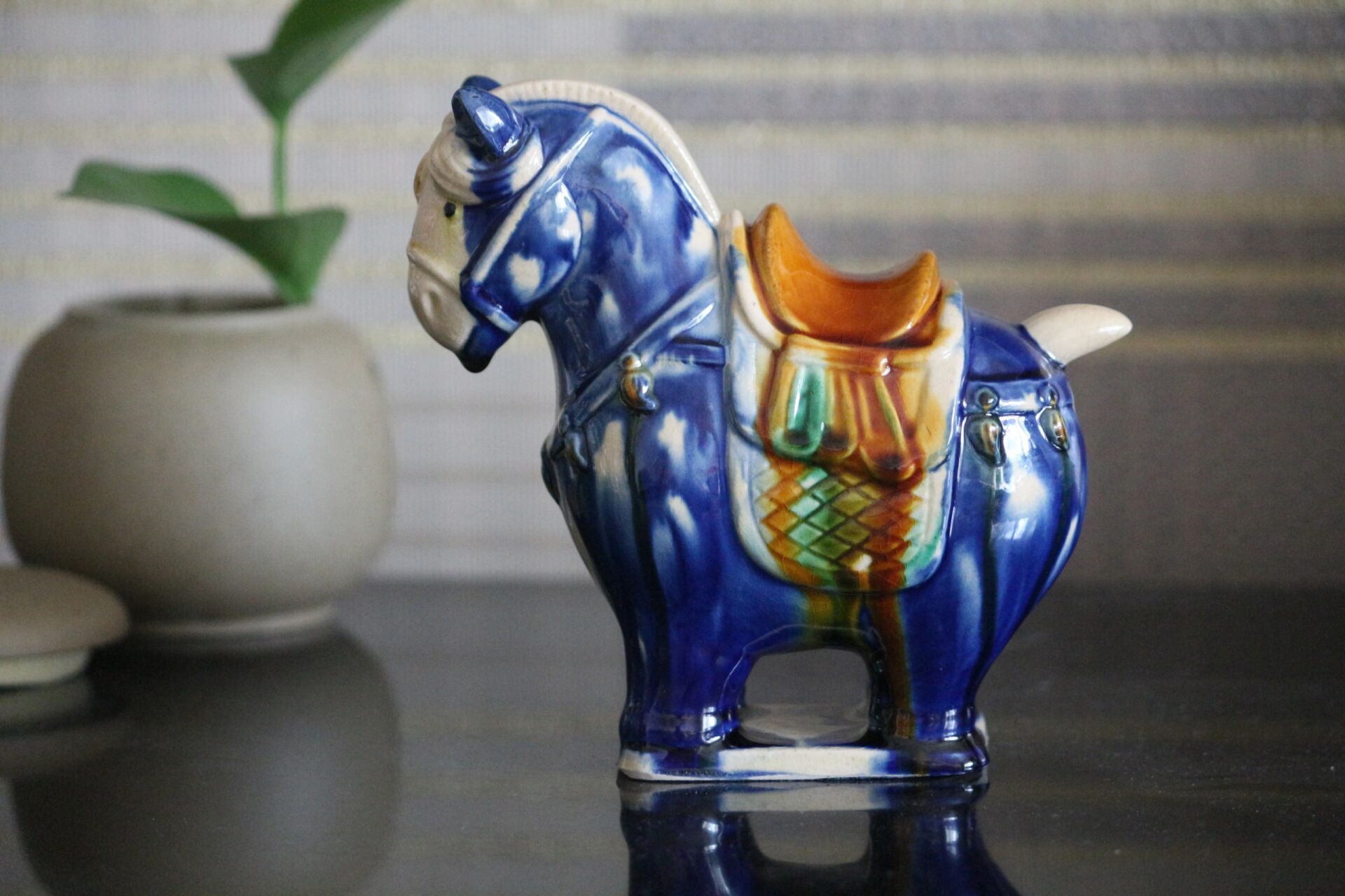 洛阳博物馆唐三彩马 唐潮人的马 非遗手作-唐三彩 承盛唐之风,体态