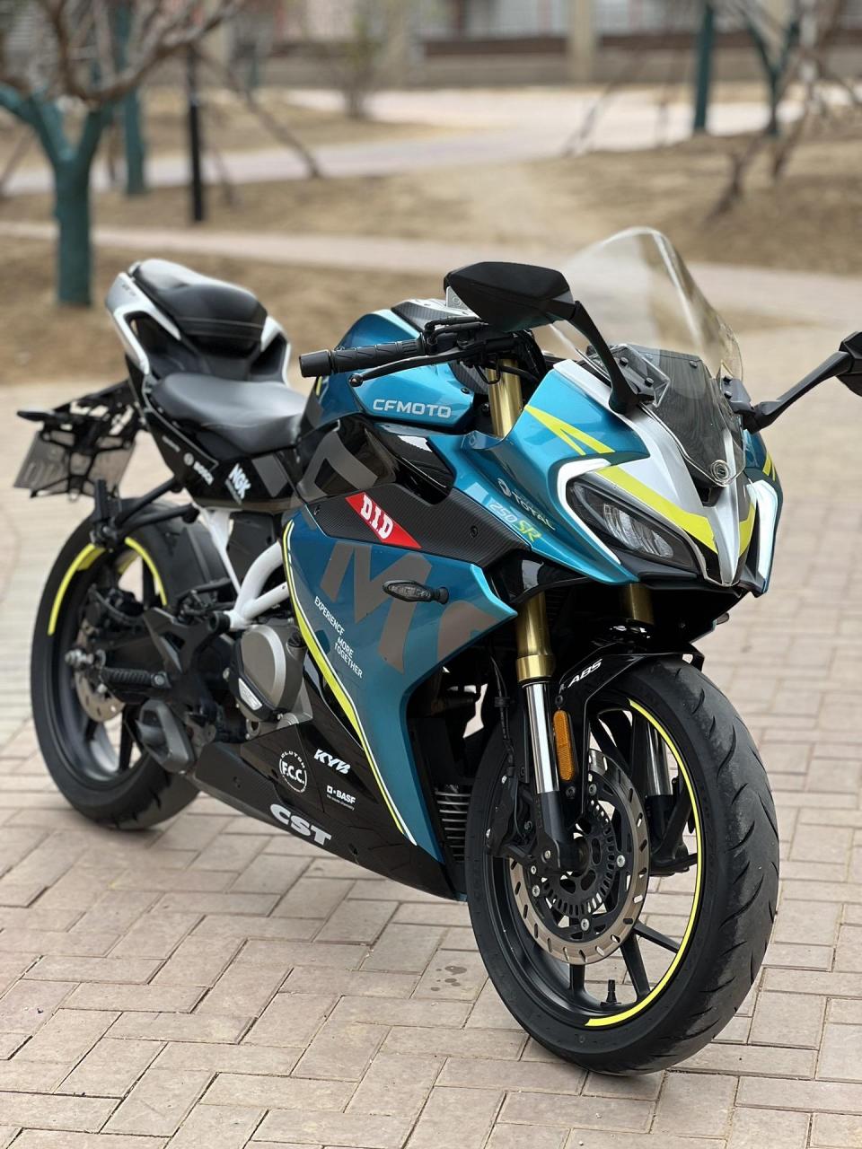 6000多买21年春风sr250 赛道版.