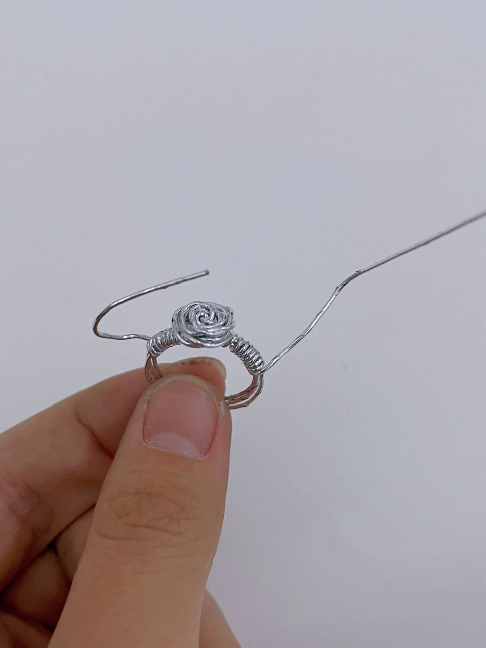 一根铁丝的浪漫,玫瑰花戒指95 谁说戒指都要很贵的,一根细铁丝也