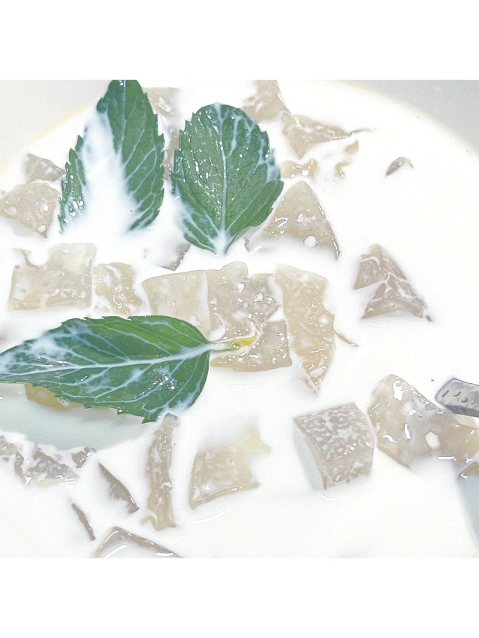 夏日必备饮品——衢州水晶糕 一次成功,制作方法很简单哦～ 1,面糊