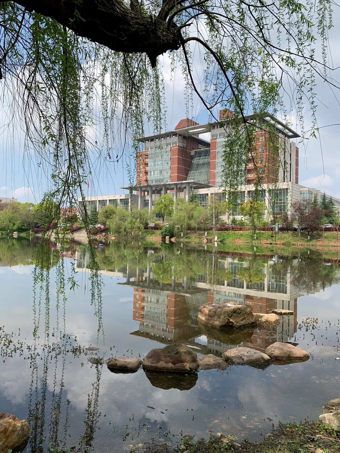 长沙理工大学的景色也是蛮不错的