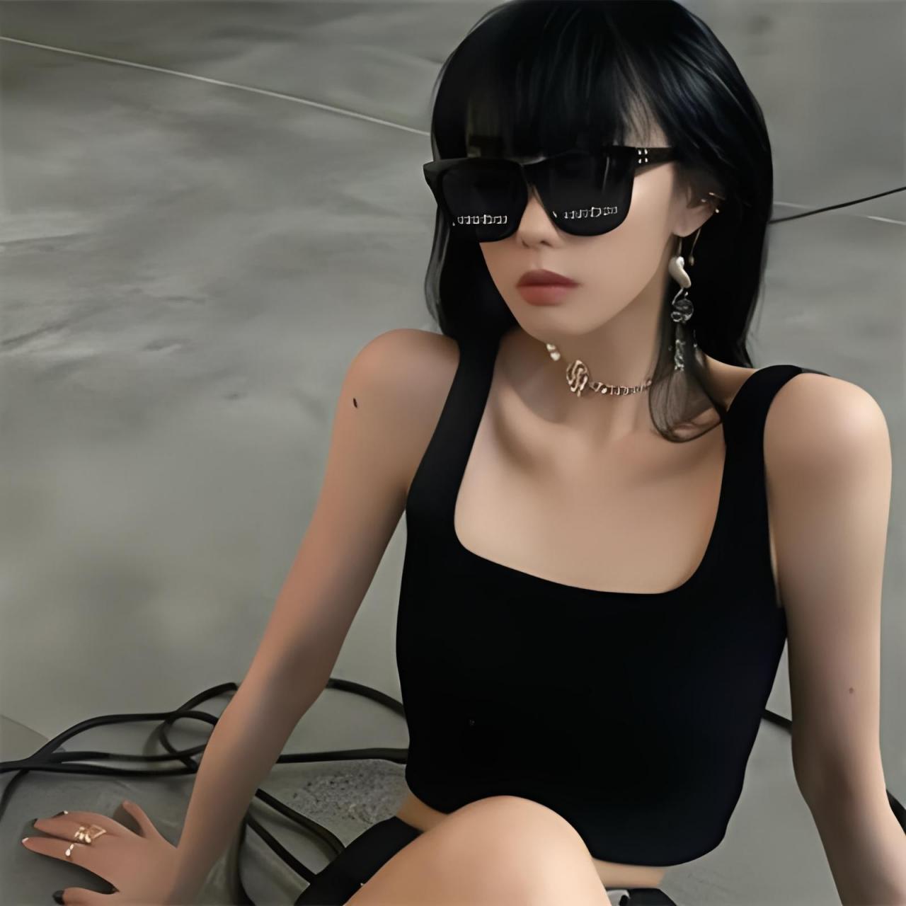 我要和你们分享一些御姐范十足的高冷头像,准备好被迷住了吗94