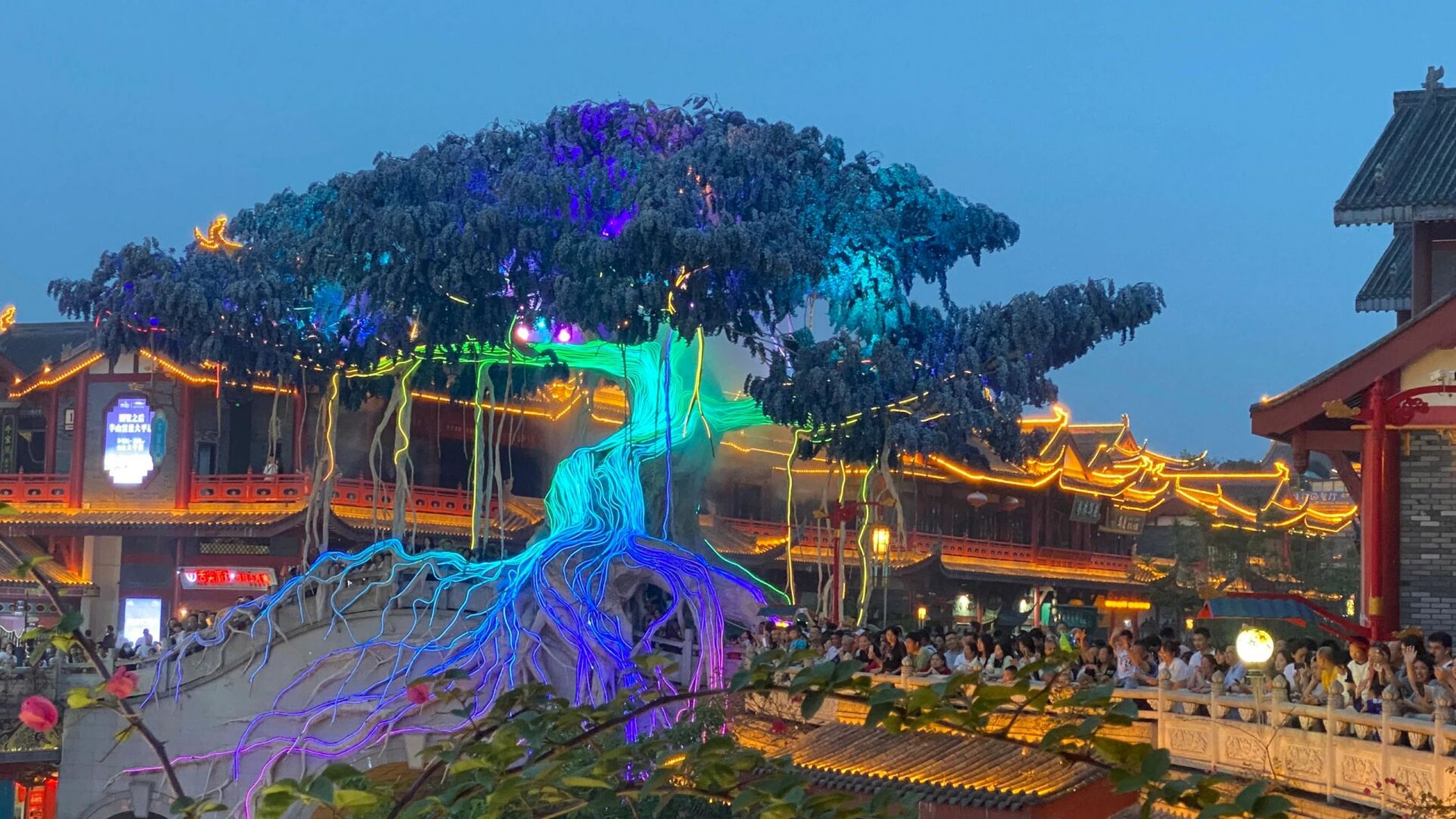 眉山水街的夜景满足了我对大唐的幻想!