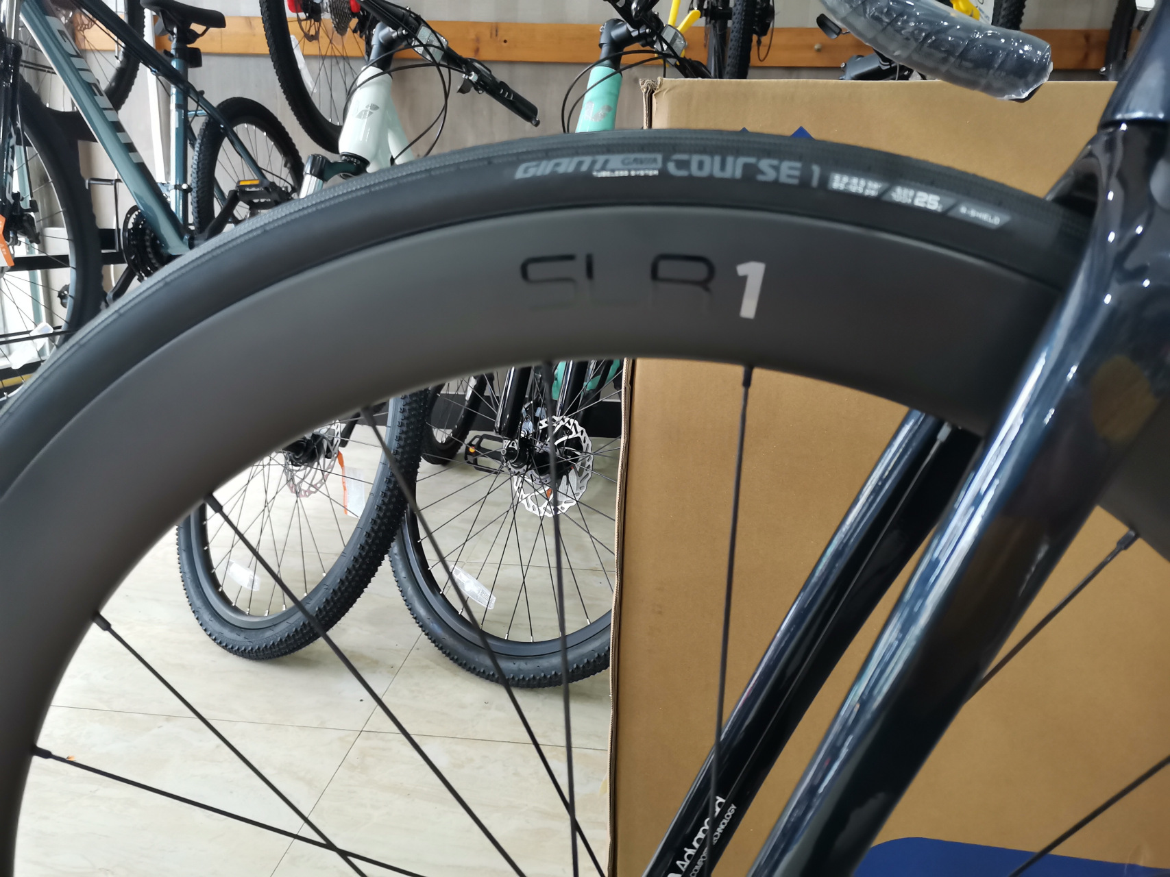 捷安特tcr adv 1disc kom,升级捷安特slr1碳轮.完美交车.