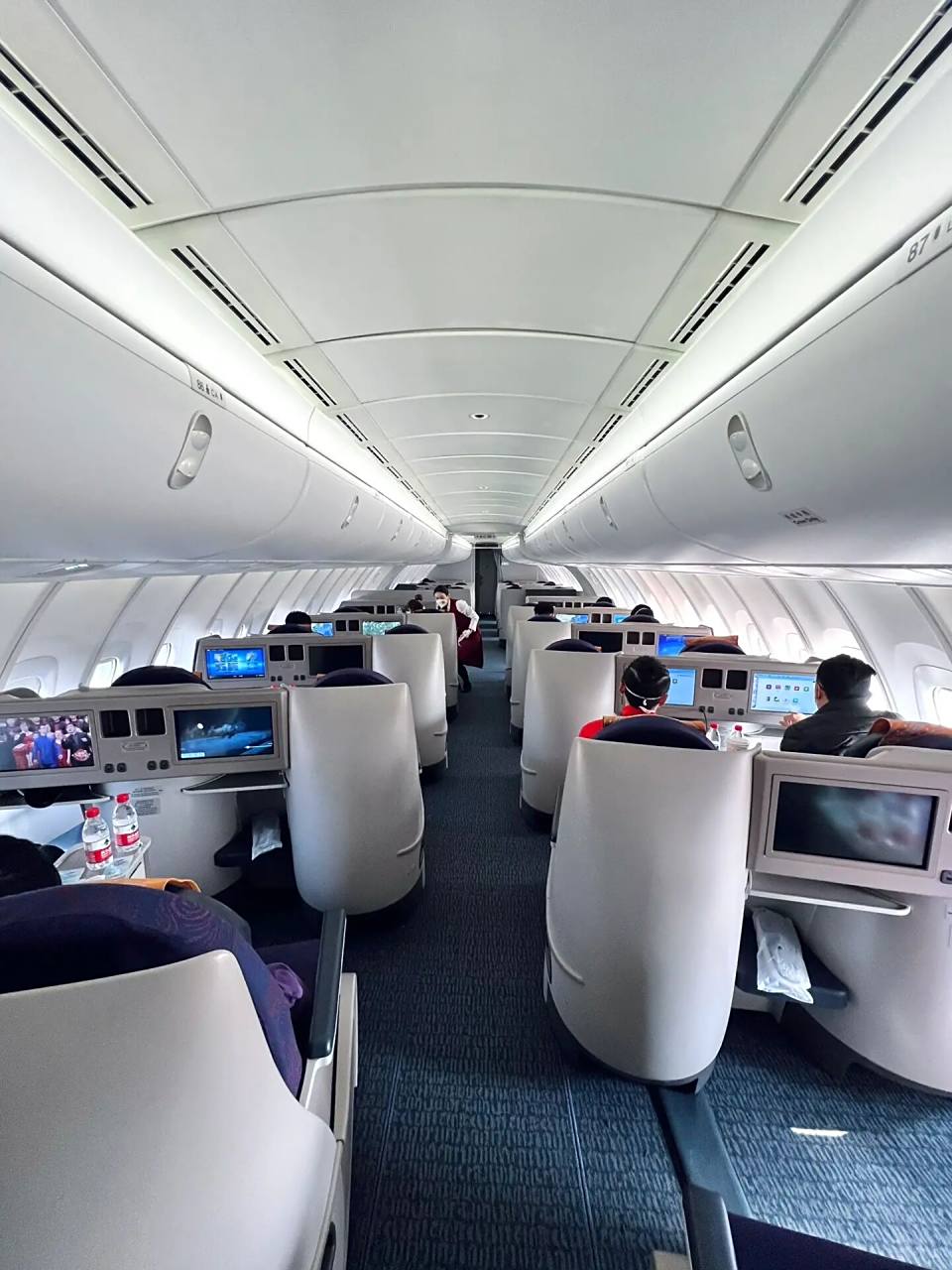 国航波音747-8商务舱体验b2485 春节期间体验国航747-8应该是个不错的