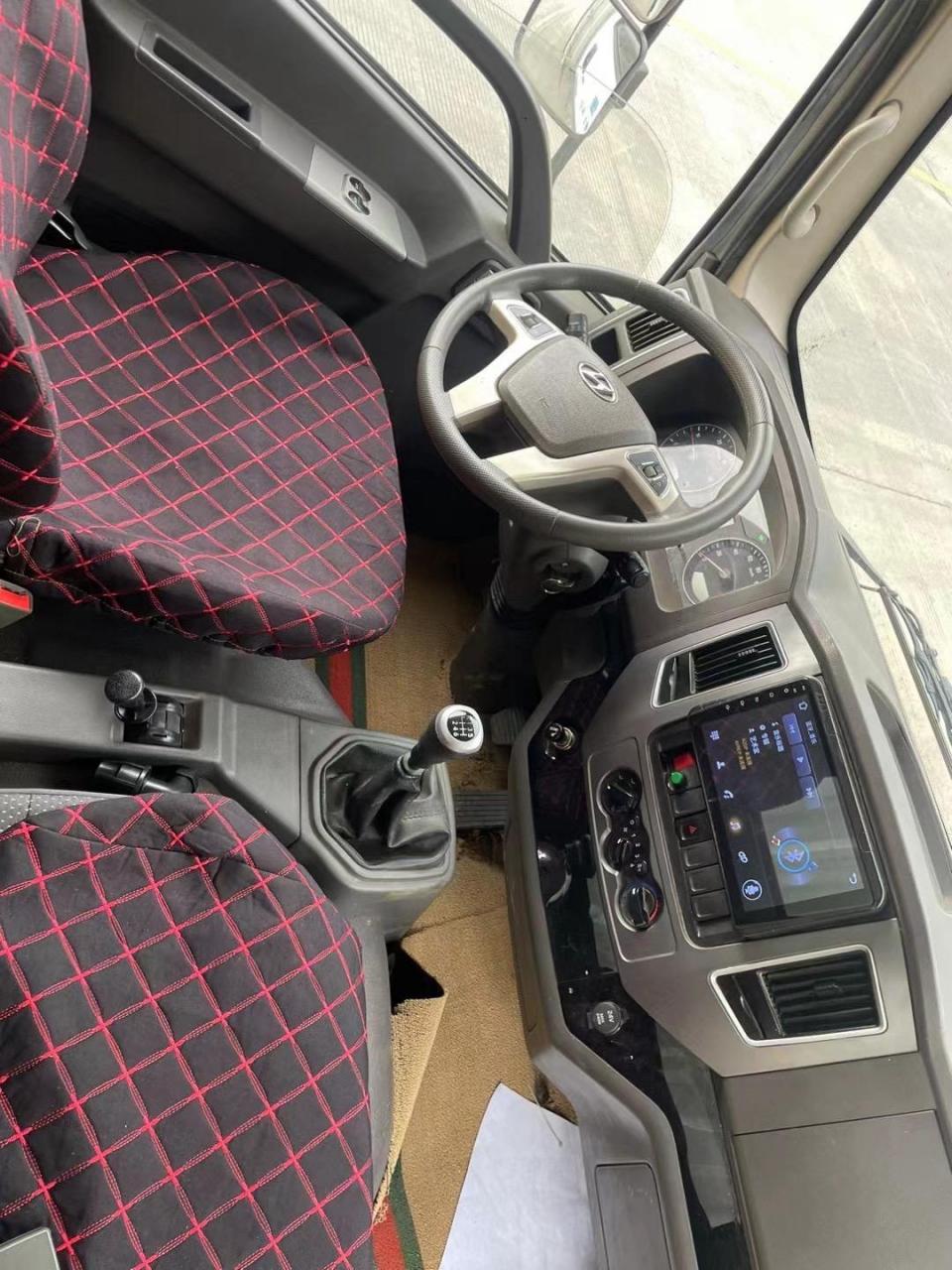 20年现代泓图4米2  宽2.4 高栏货车 6档 145马力