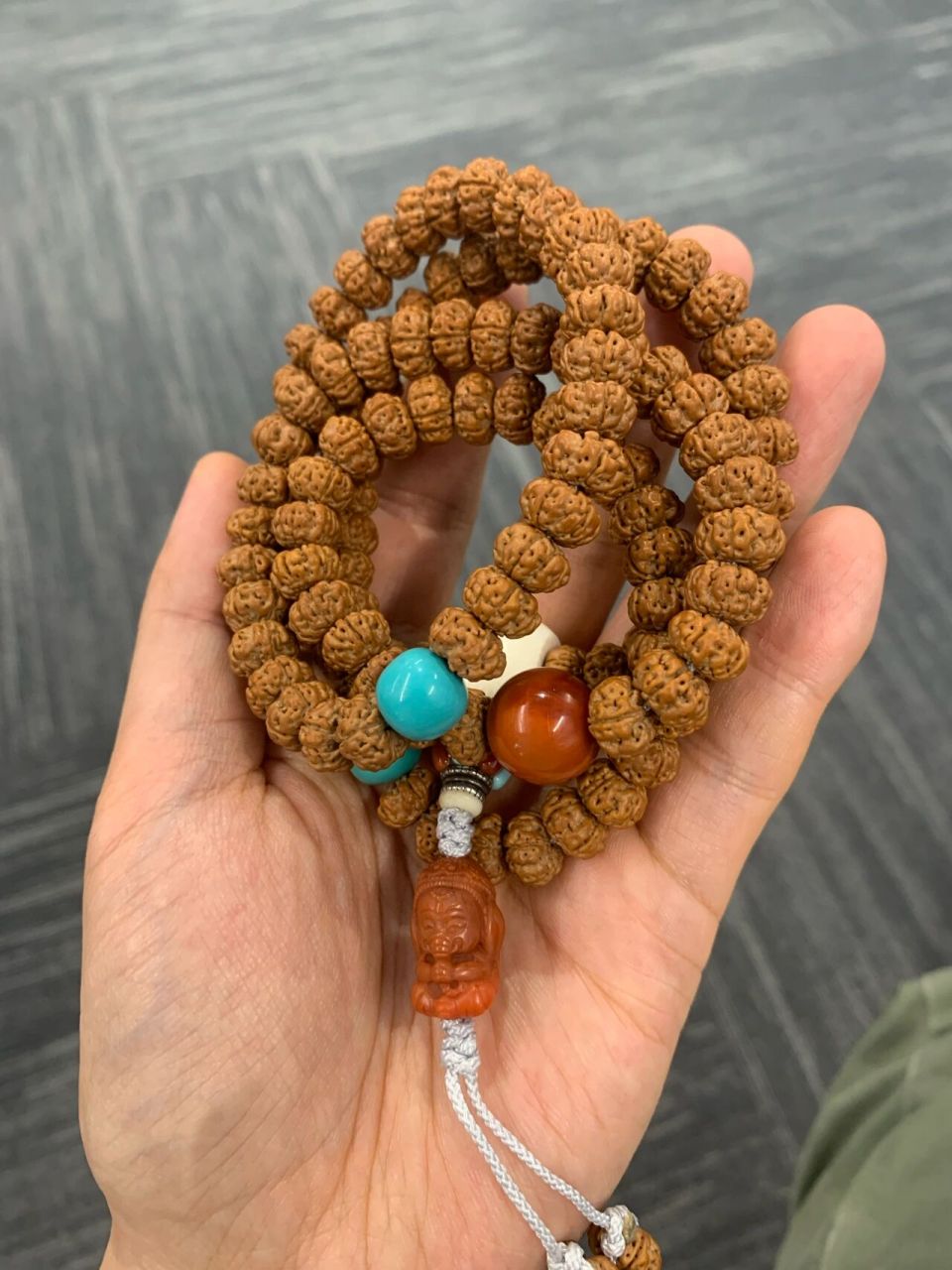 记录小金刚菩提的变色过程    最近刚入手一条小金刚,一个月了记录一