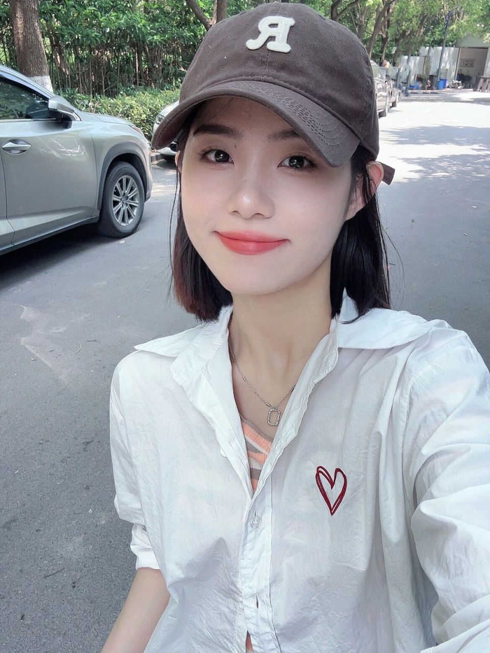 短发搭配鸭舌帽!