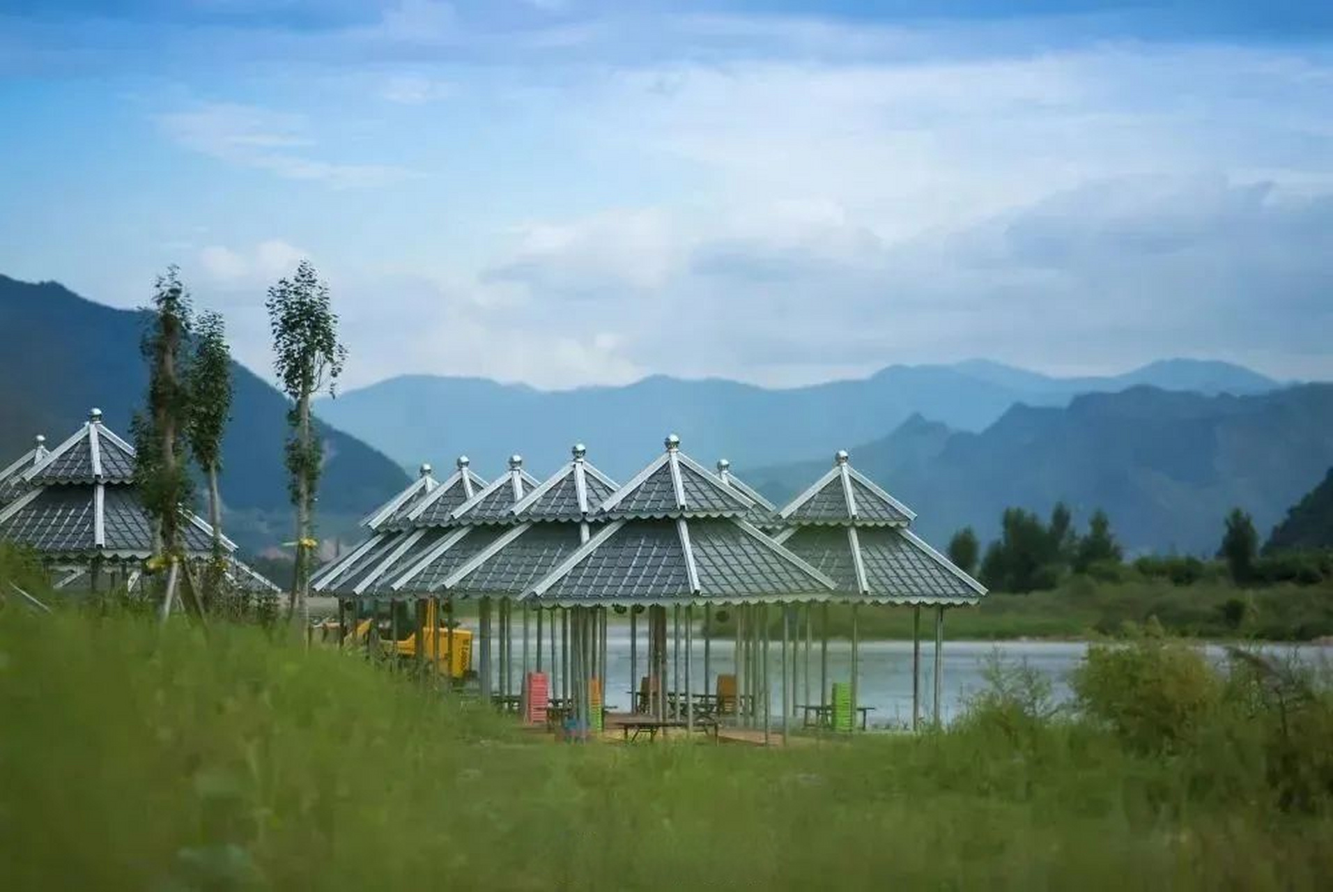 来金江花海赏花,到柳河逸景大峡谷漂流 去五女峰,玉皇山,白鸡峰,罗通
