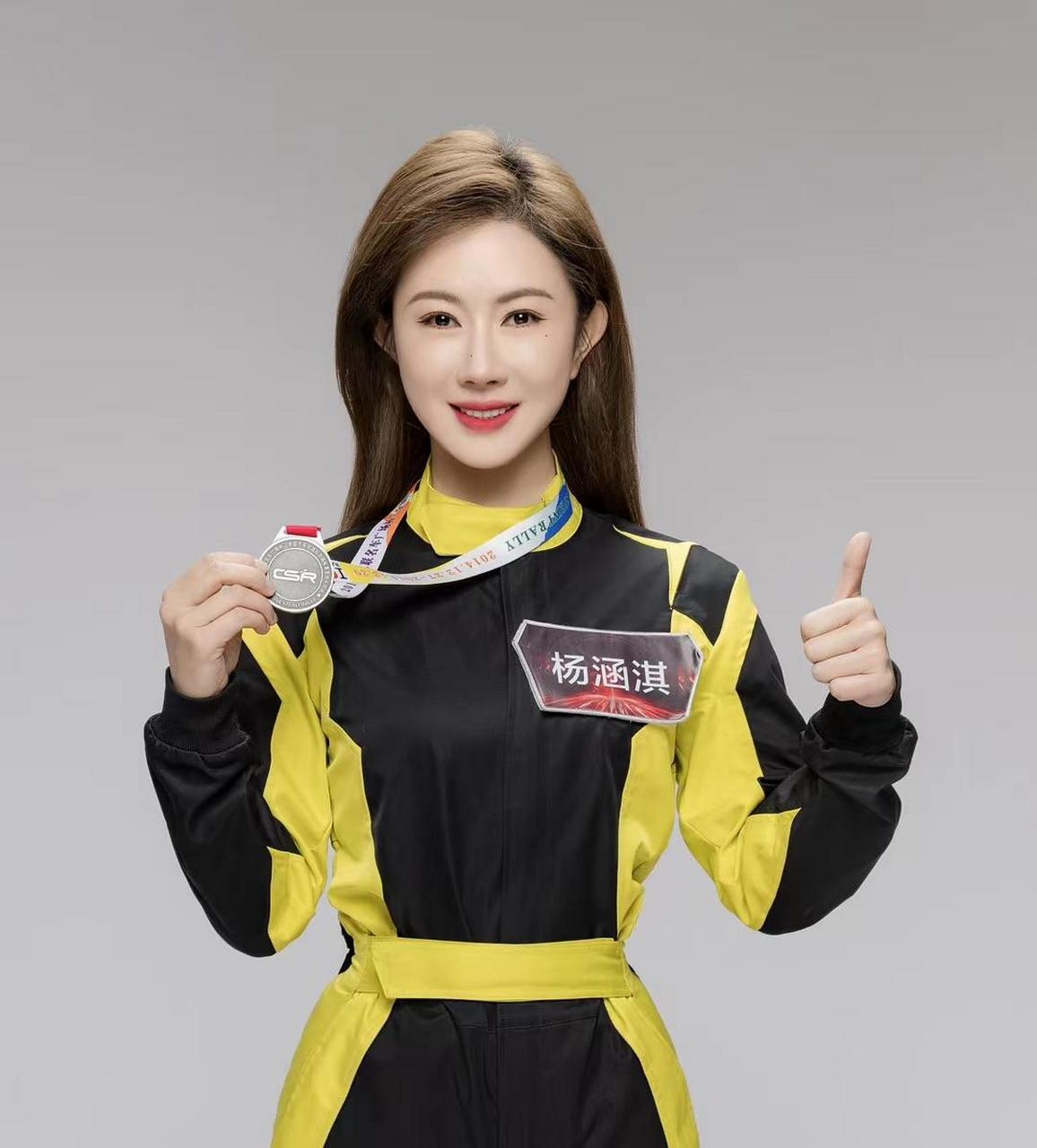 独家签约 高颜值气质佳的汽车拉力赛冠军杨涵淇 欢迎各大品牌来合作