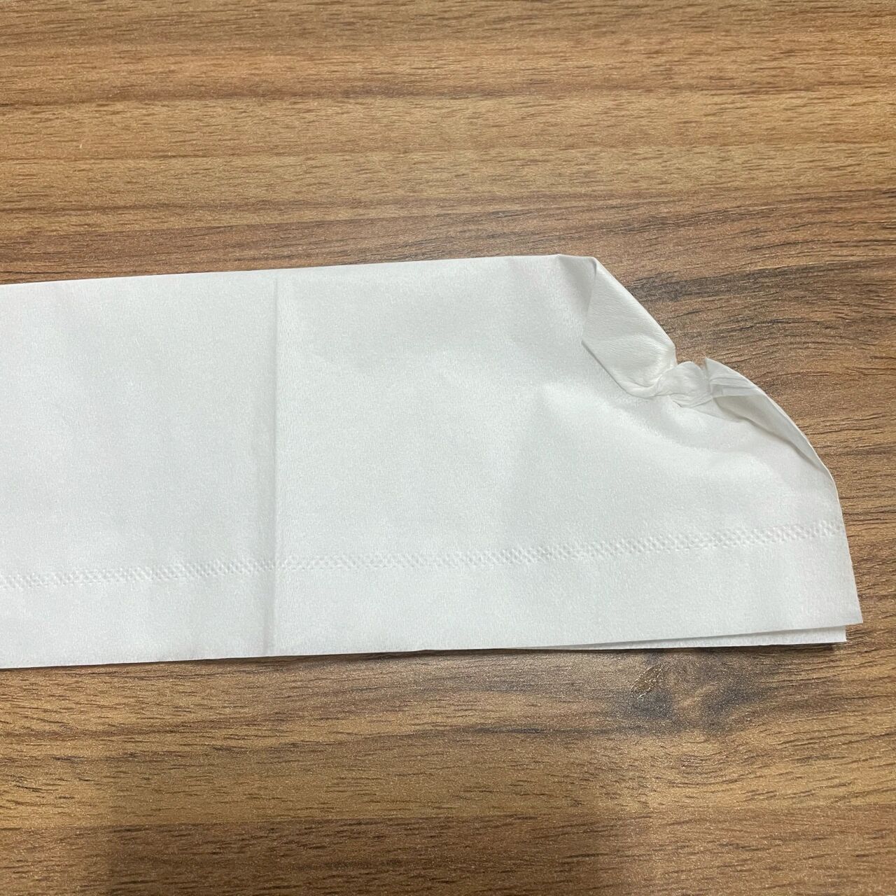 纸巾玫瑰花95 16615纸巾对折05 26615折成小三角形,然后