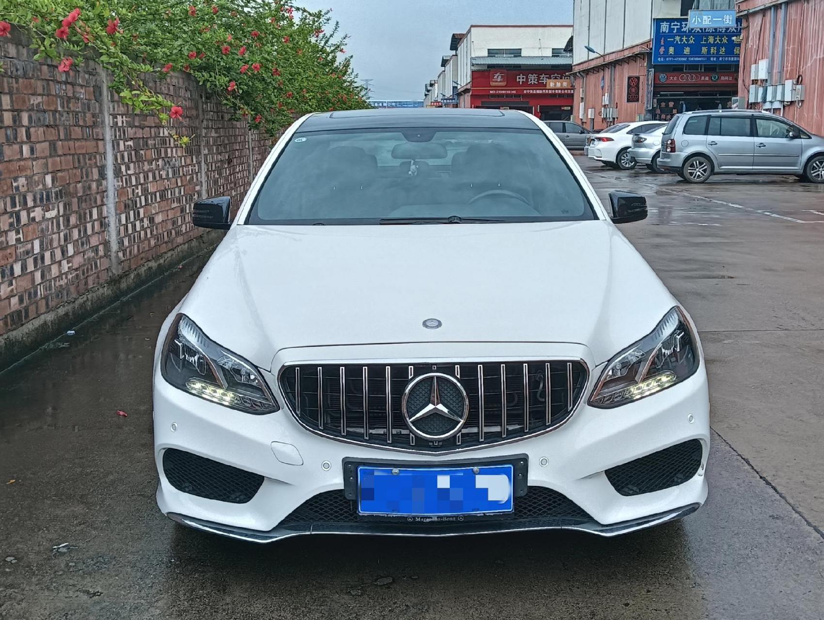 14款改款奔驰e260l,1.8t白外黑内,行驶9.
