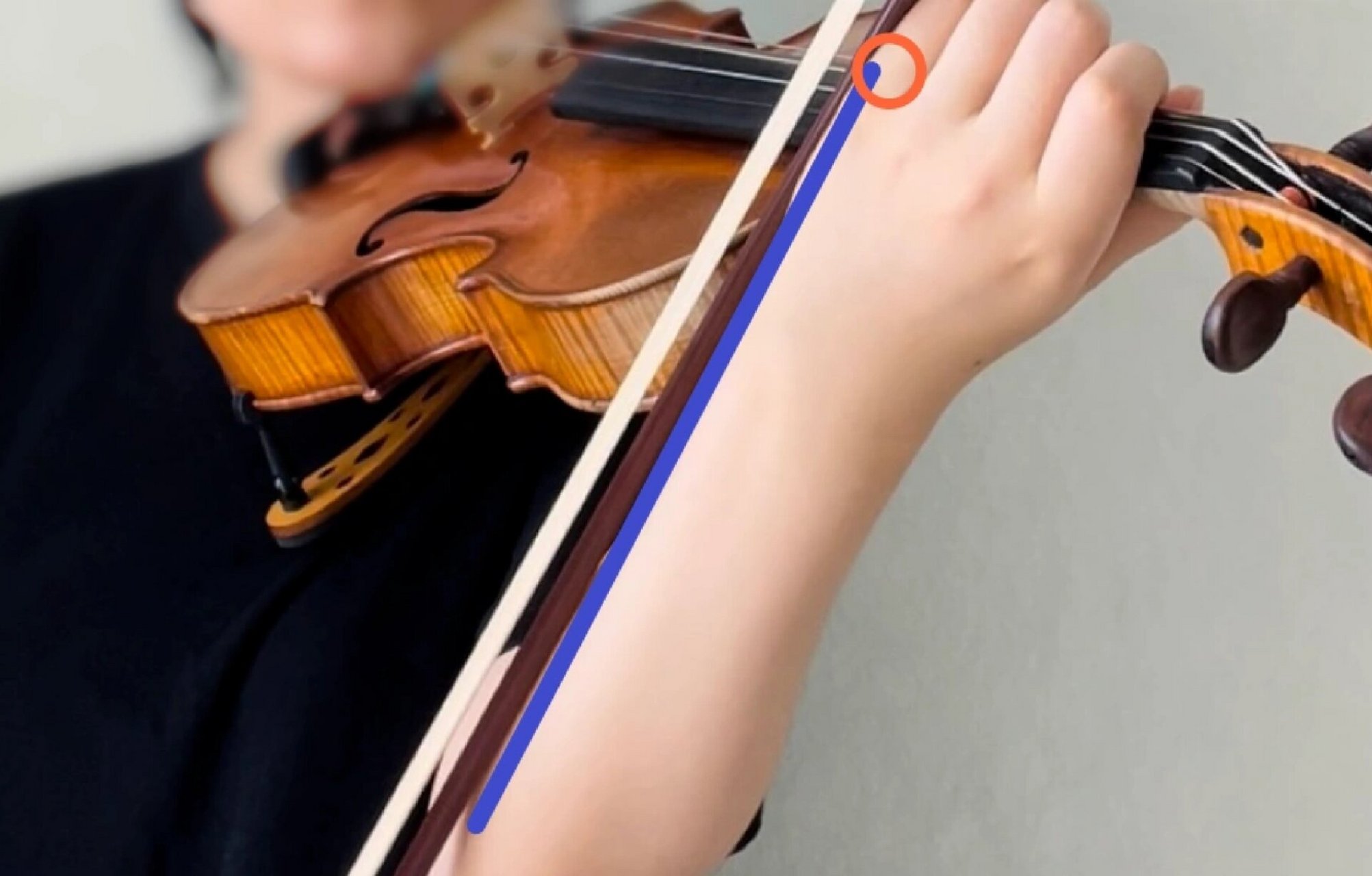 小提琴左手的手型与姿势图解 ●整体结构 70大拇指和食指是左手的"