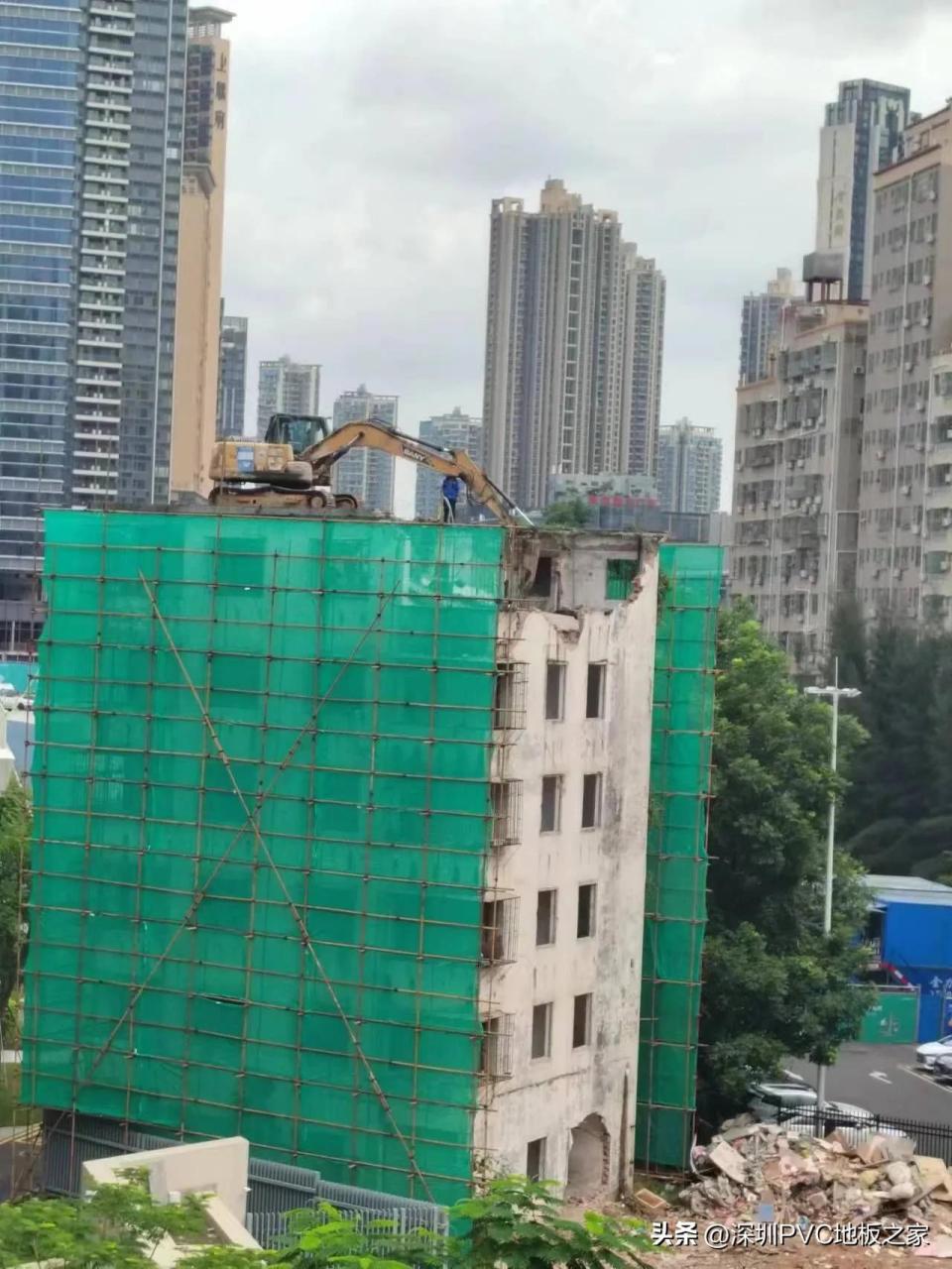 深圳网红钉子户,终于得到解决,开学同学们有望从正门进校了,深圳的