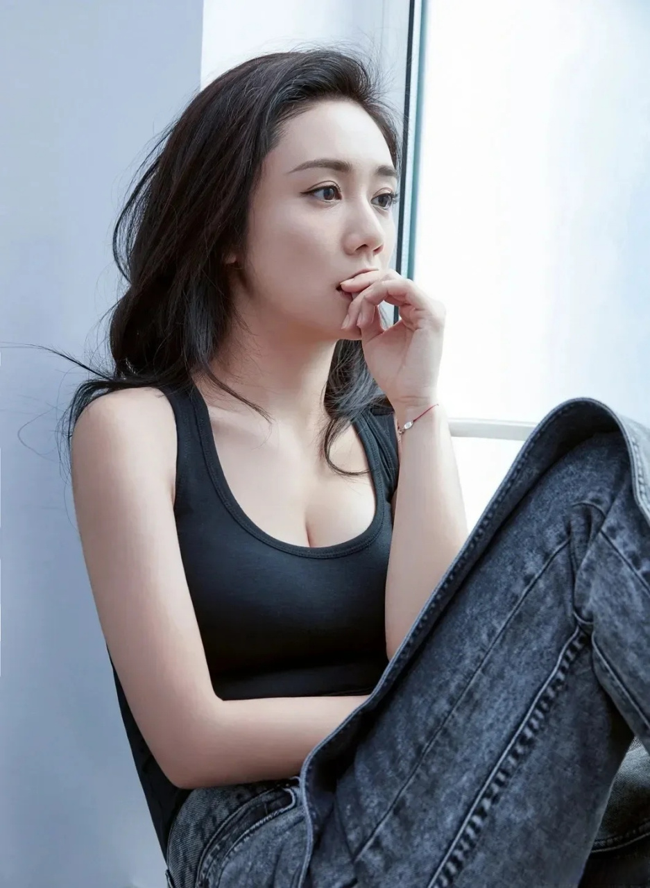 2010年,刘芸和知名摇滚歌手郑钧结婚.