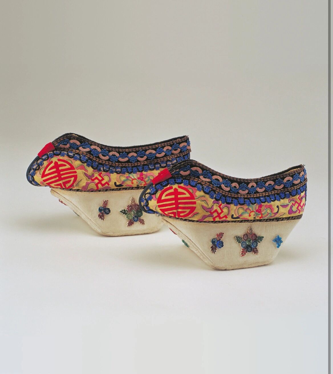 古代女人的鞋子图片
