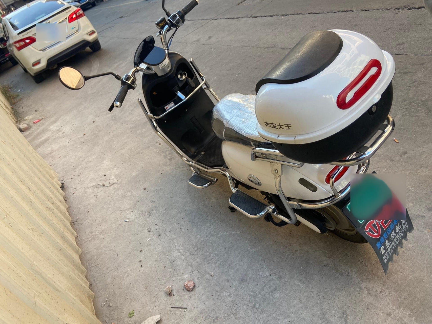 杰宝大王电动车,22年的车子公里数及少,有牌有证,空车1300带电瓶1800