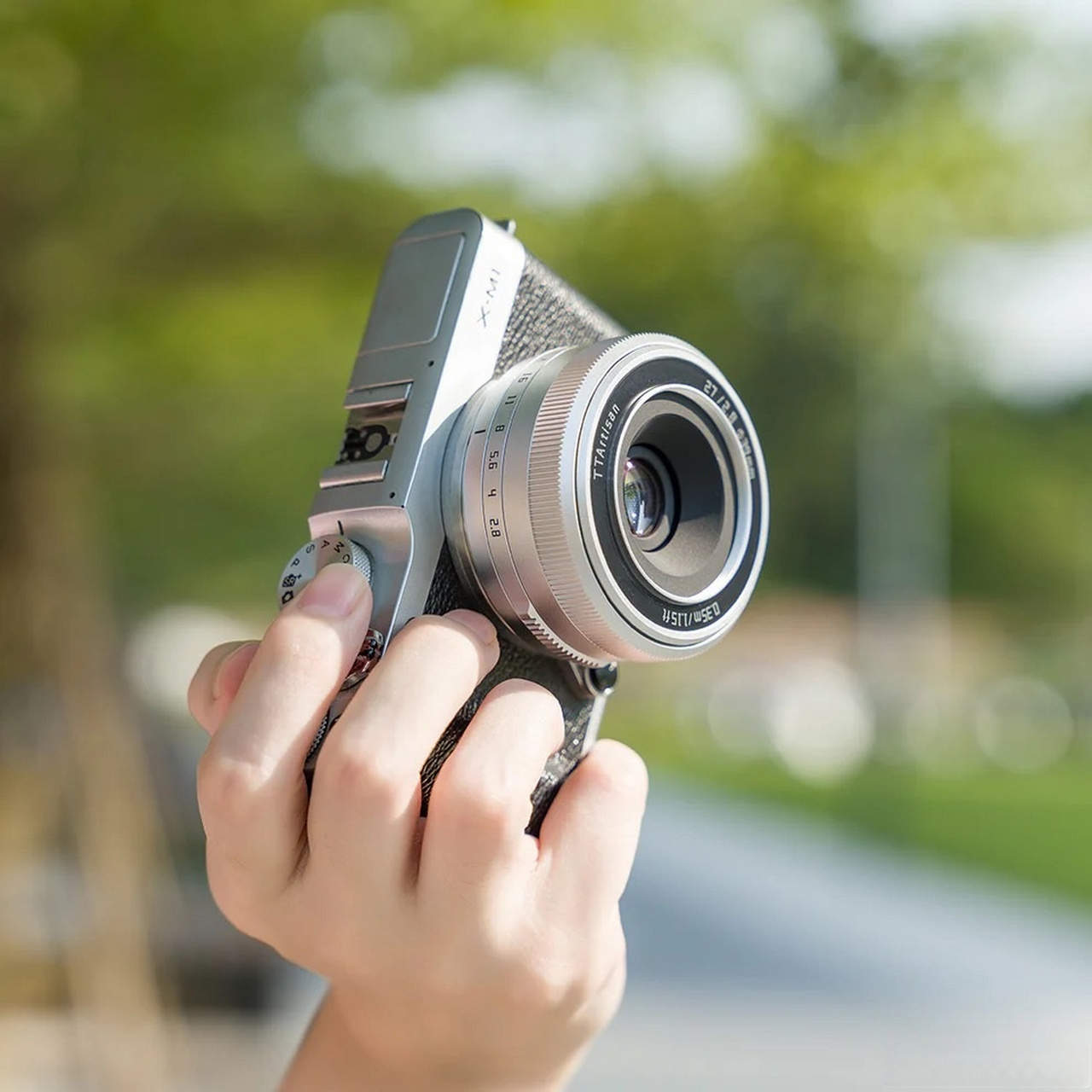 8 x ; · stm步进马达 ·最近对焦距离 0.