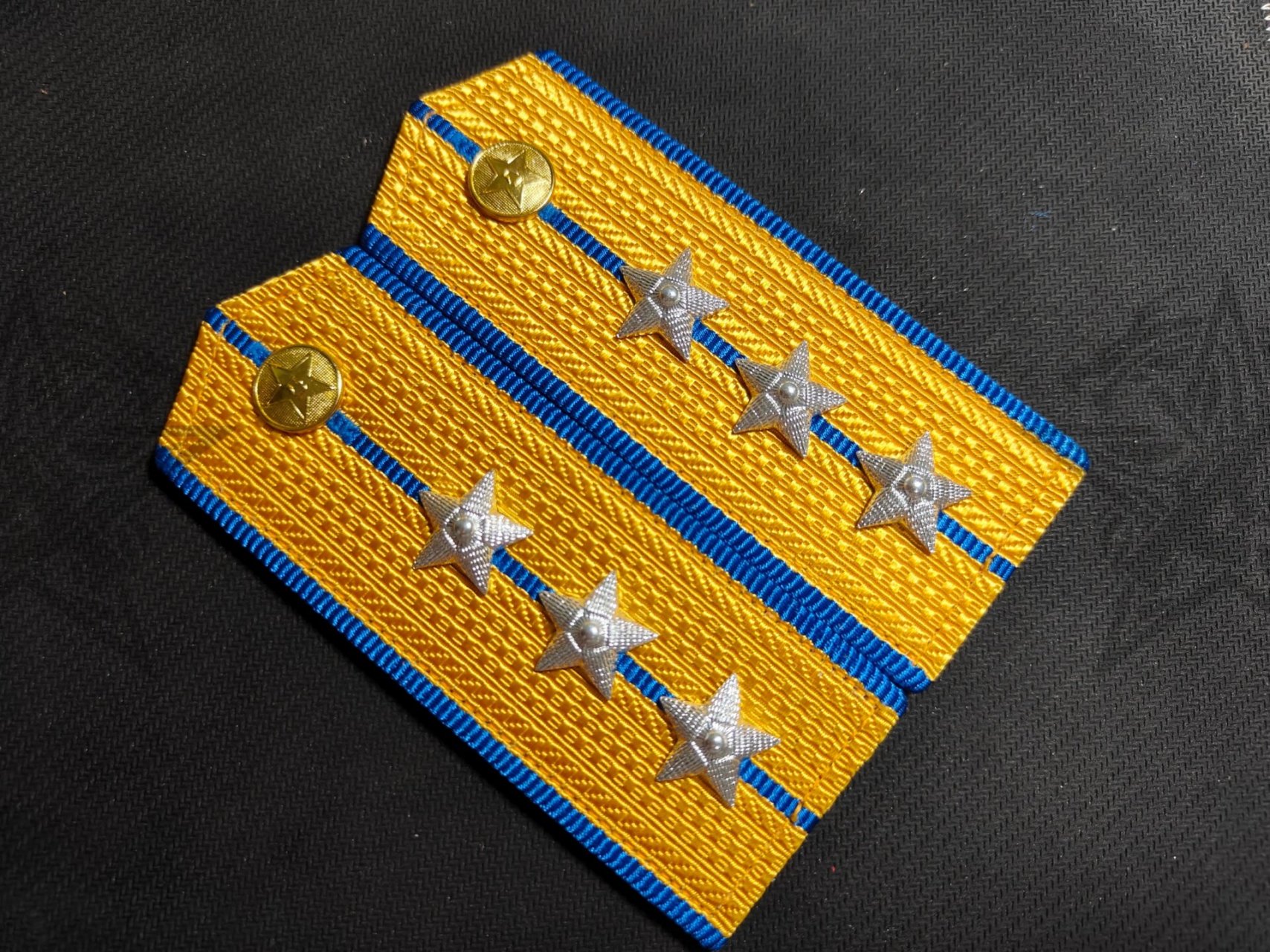 均为4号空军肩章,分别展示学员,少尉,中尉,上尉,少校,中校,上校,大校