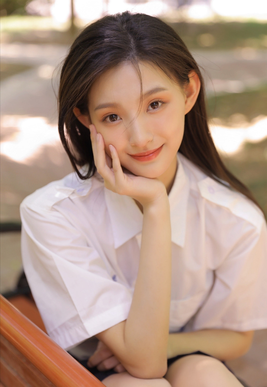 王思洁 出生于2002年9月10日,来自重庆,处女座