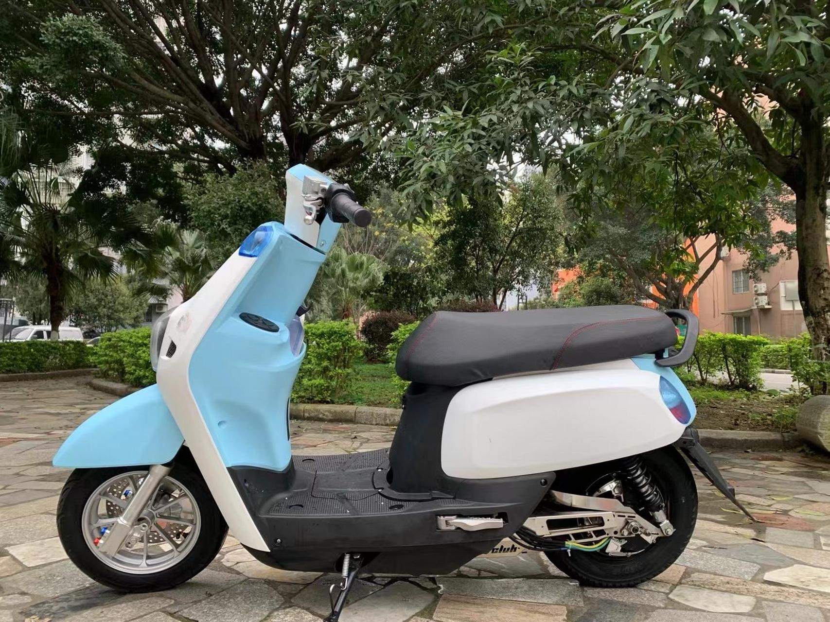 九成新酷奇,蓝德72350拉四代2000瓦全顺,6个电瓶带大证件透镜.