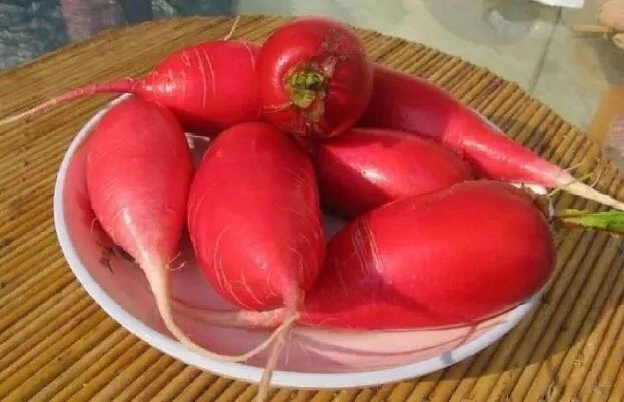 红萝卜的功效和营养价值 红萝卜是我们日常中一种常见的食物,有比较好