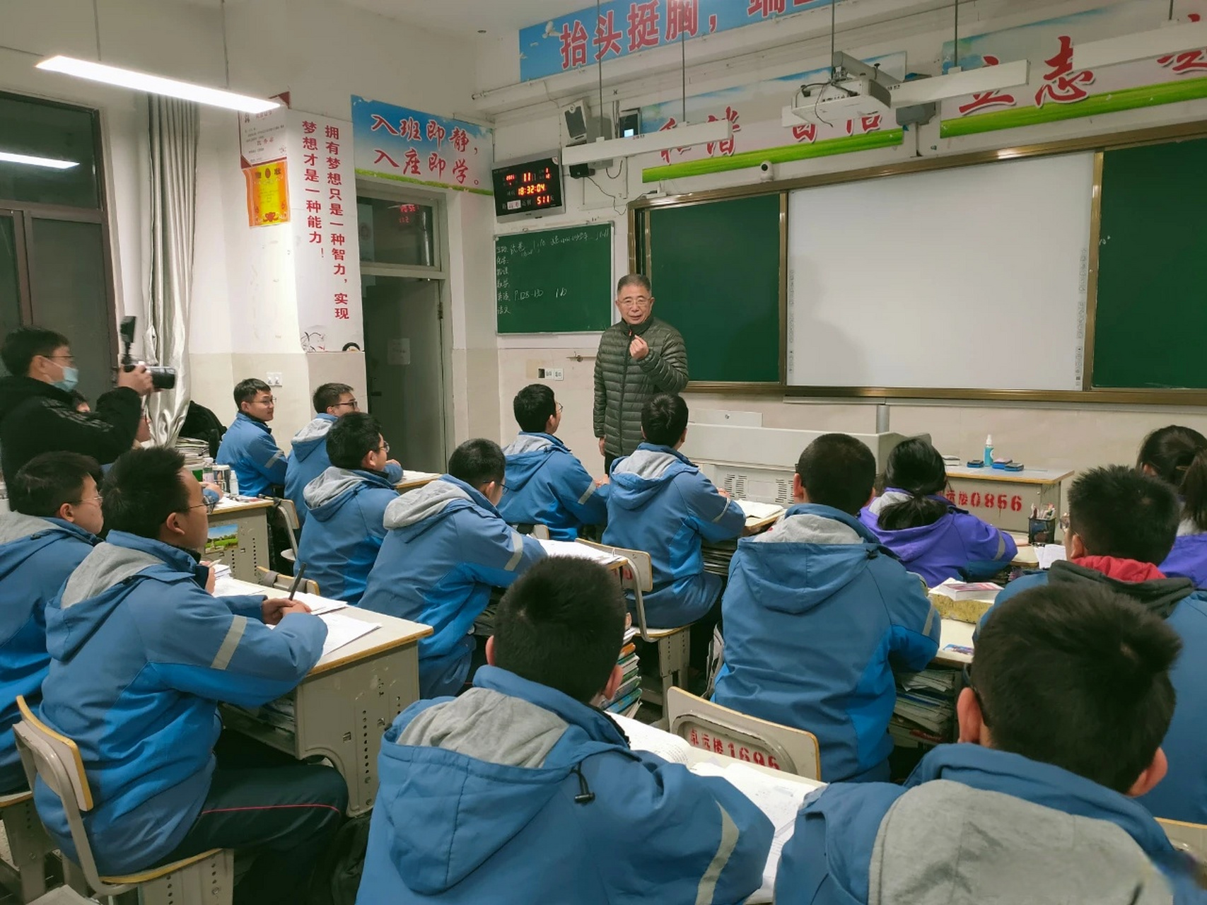 六安# 霍邱一中杨明生校长候选"中国好人".