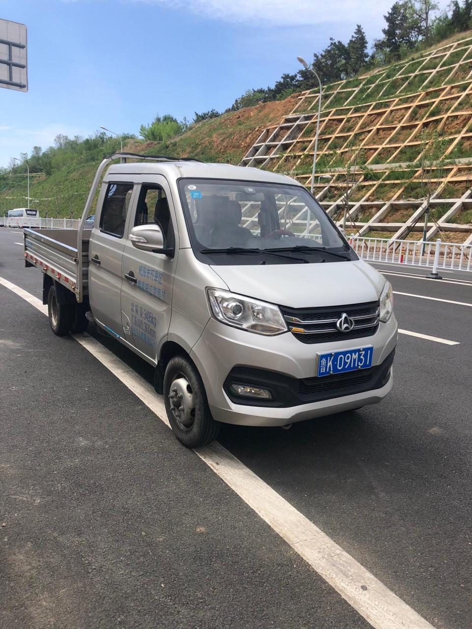 19年长安双排货车2.7车斗.