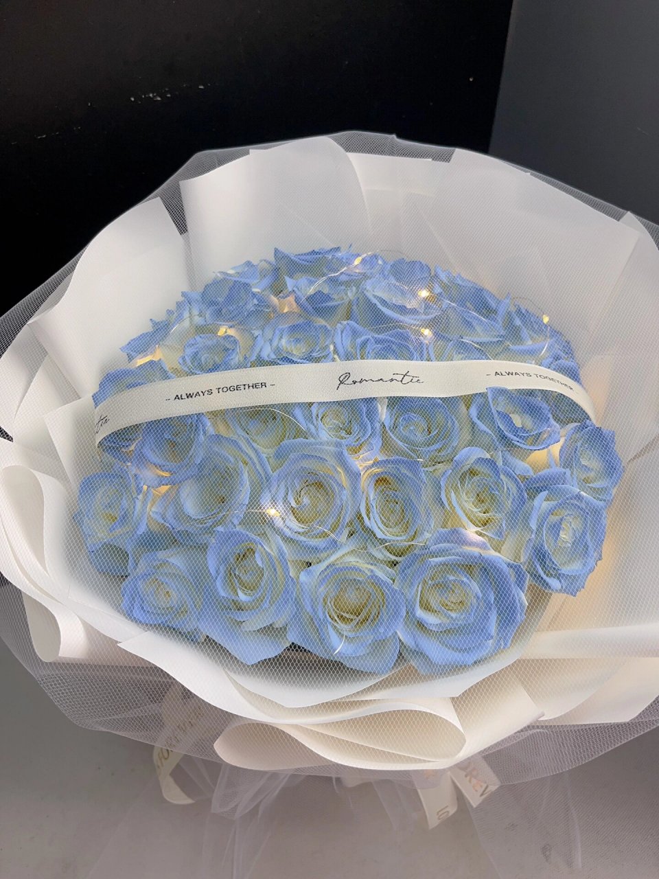 33朵碎冰蓝玫瑰,碎冰蓝玫瑰花语:我送你的希 我送你的希望是星辰大海