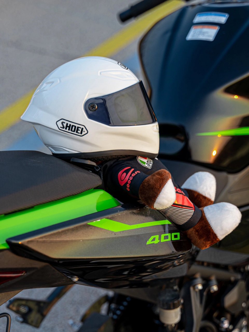 shoei头盔|白色or黑色,怎么选