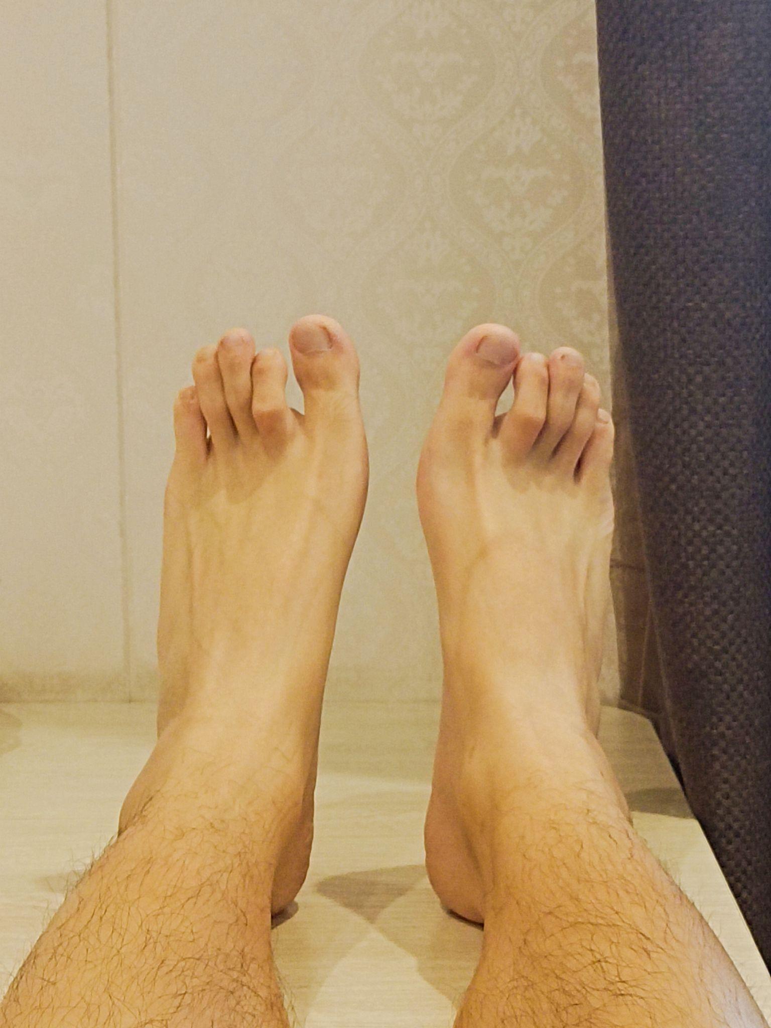 为什么有些人的脚趾是直的而我的是弯的